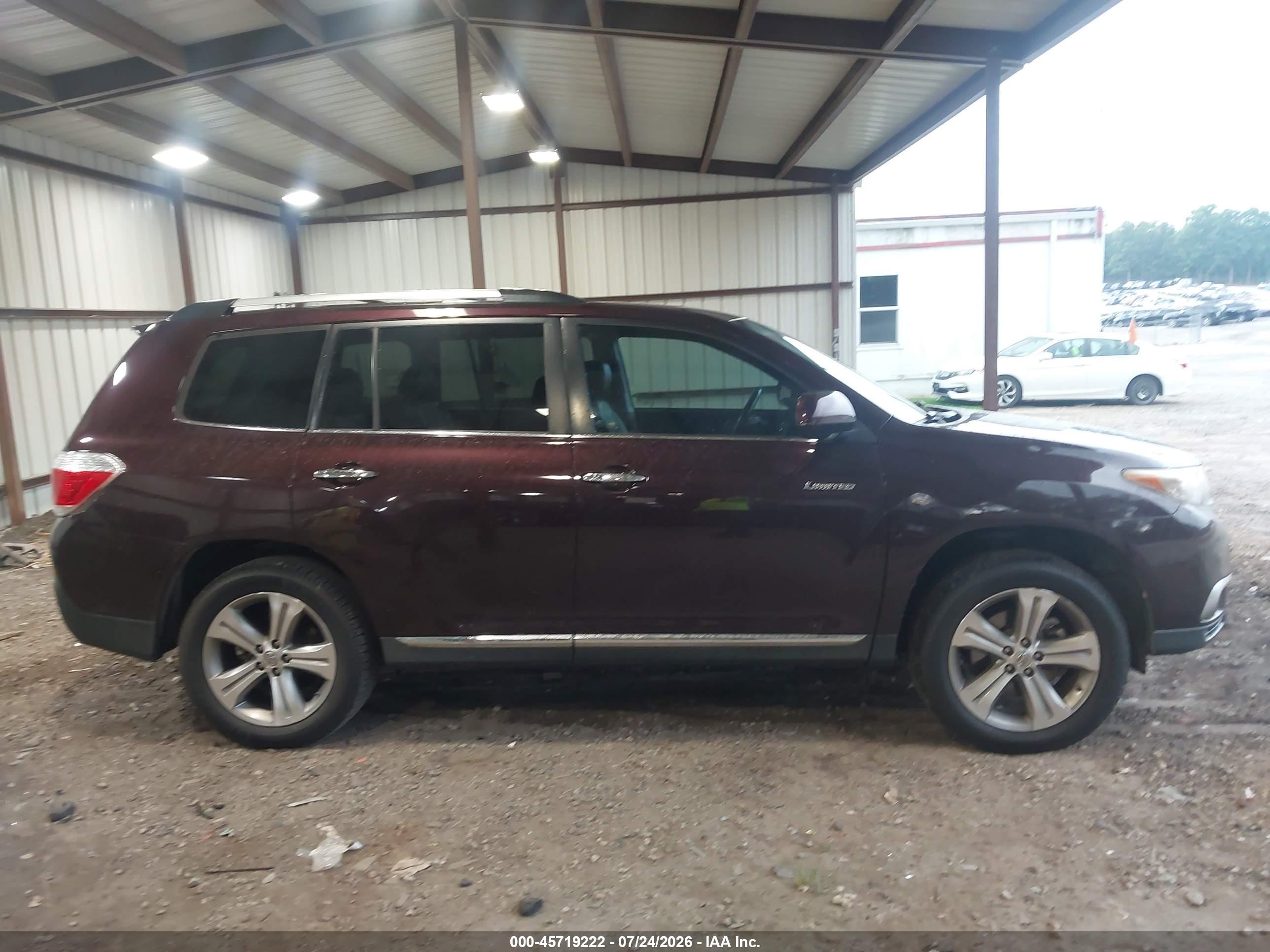 2011 Toyota Highlander Limited V6 Burgundy vin: 5TDYK3EH3BS045950
