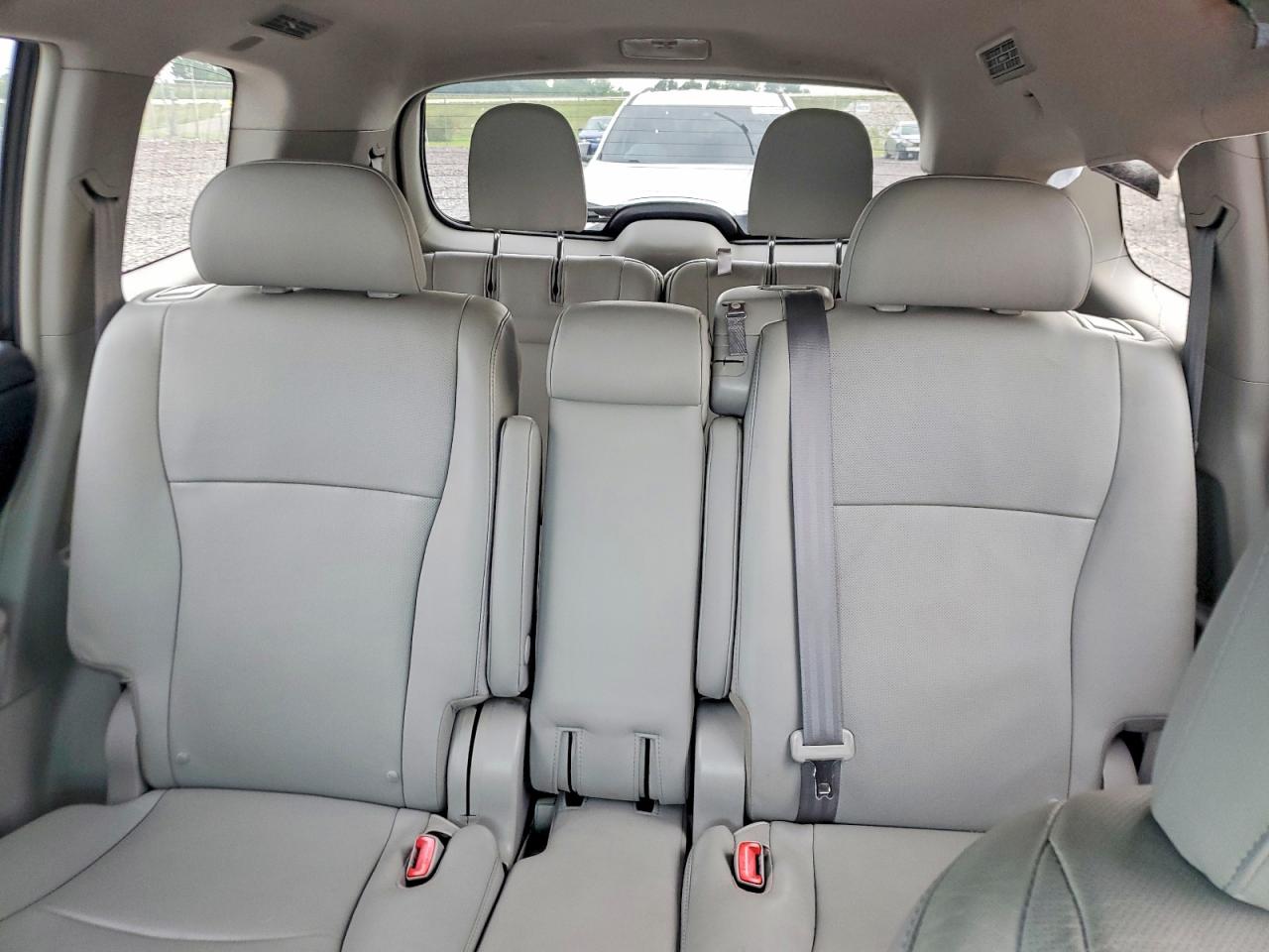 2011 Toyota Highlander Limited Silver vin: 5TDYK3EH3BS046953