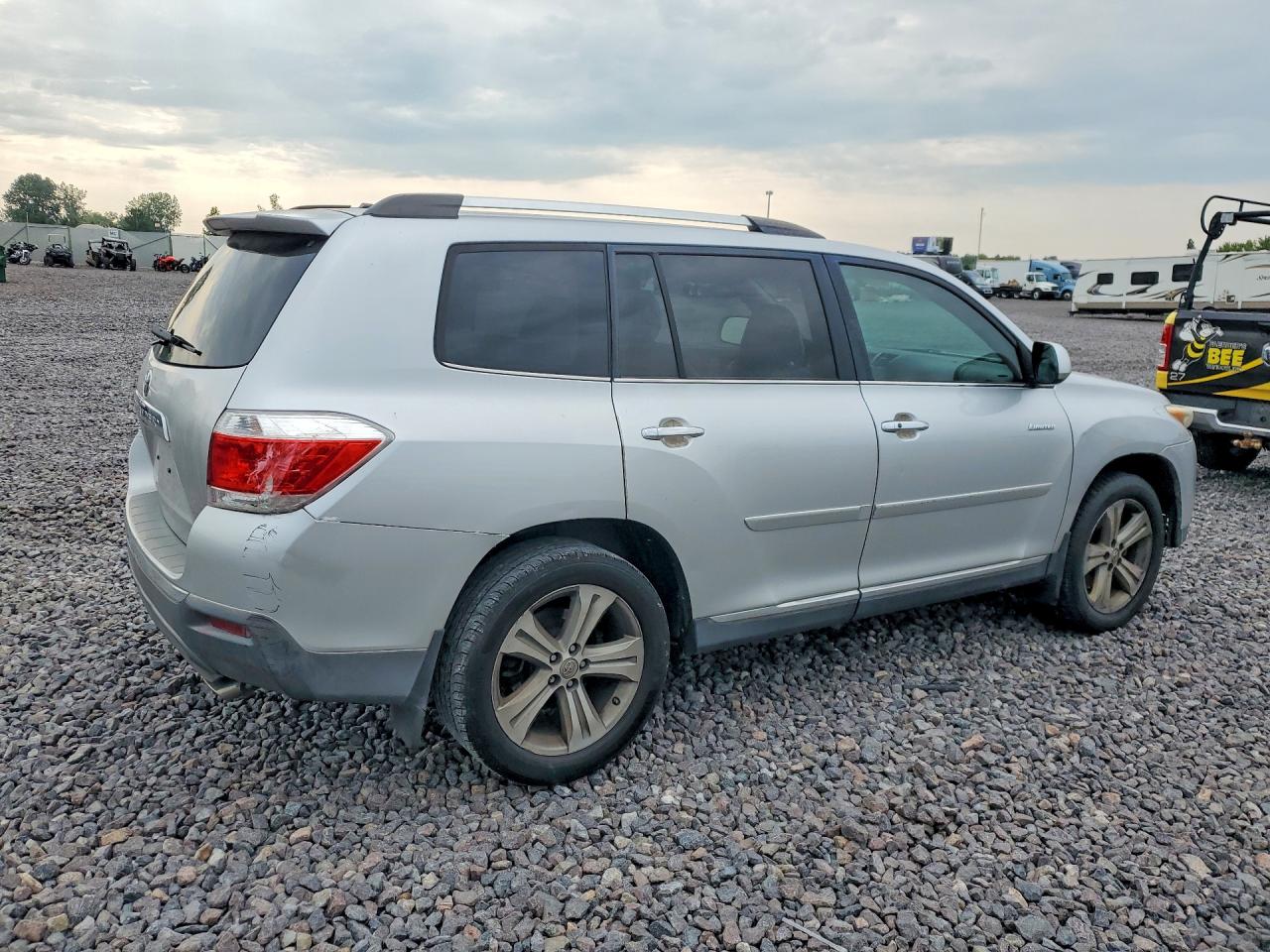 2011 Toyota Highlander Limited Silver vin: 5TDYK3EH3BS046953