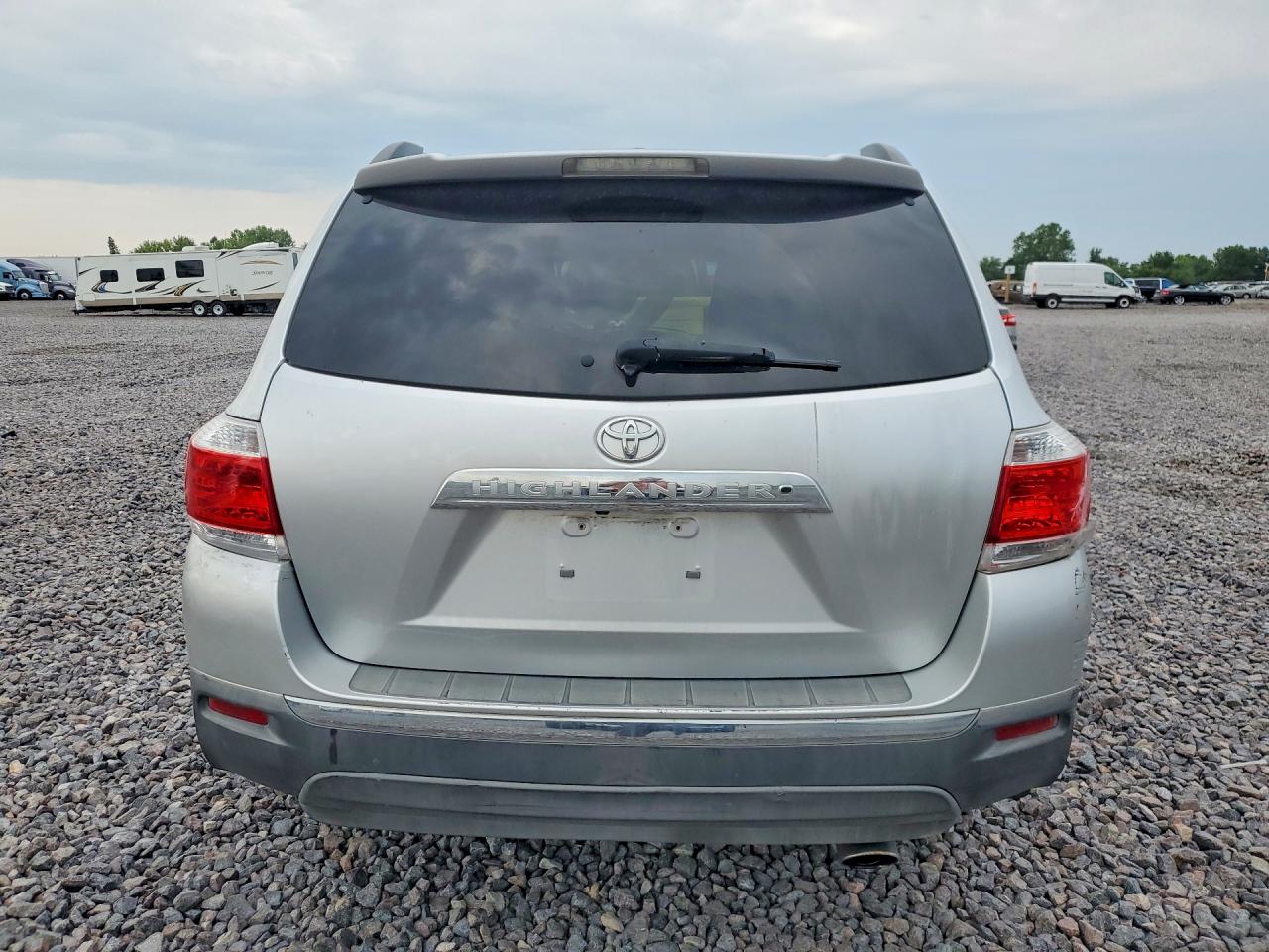 2011 Toyota Highlander Limited Silver vin: 5TDYK3EH3BS046953