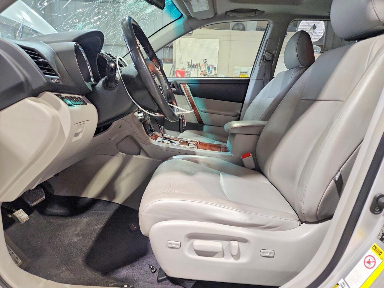 2012 Toyota Highlander Limited Silver vin: 5TDYK3EH3CS072227