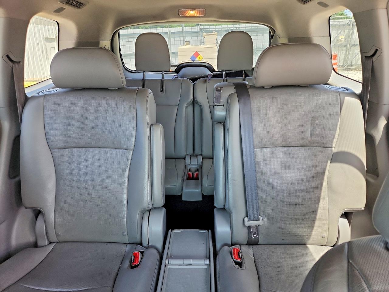 2012 Toyota Highlander Limited Silver vin: 5TDYK3EH3CS072227