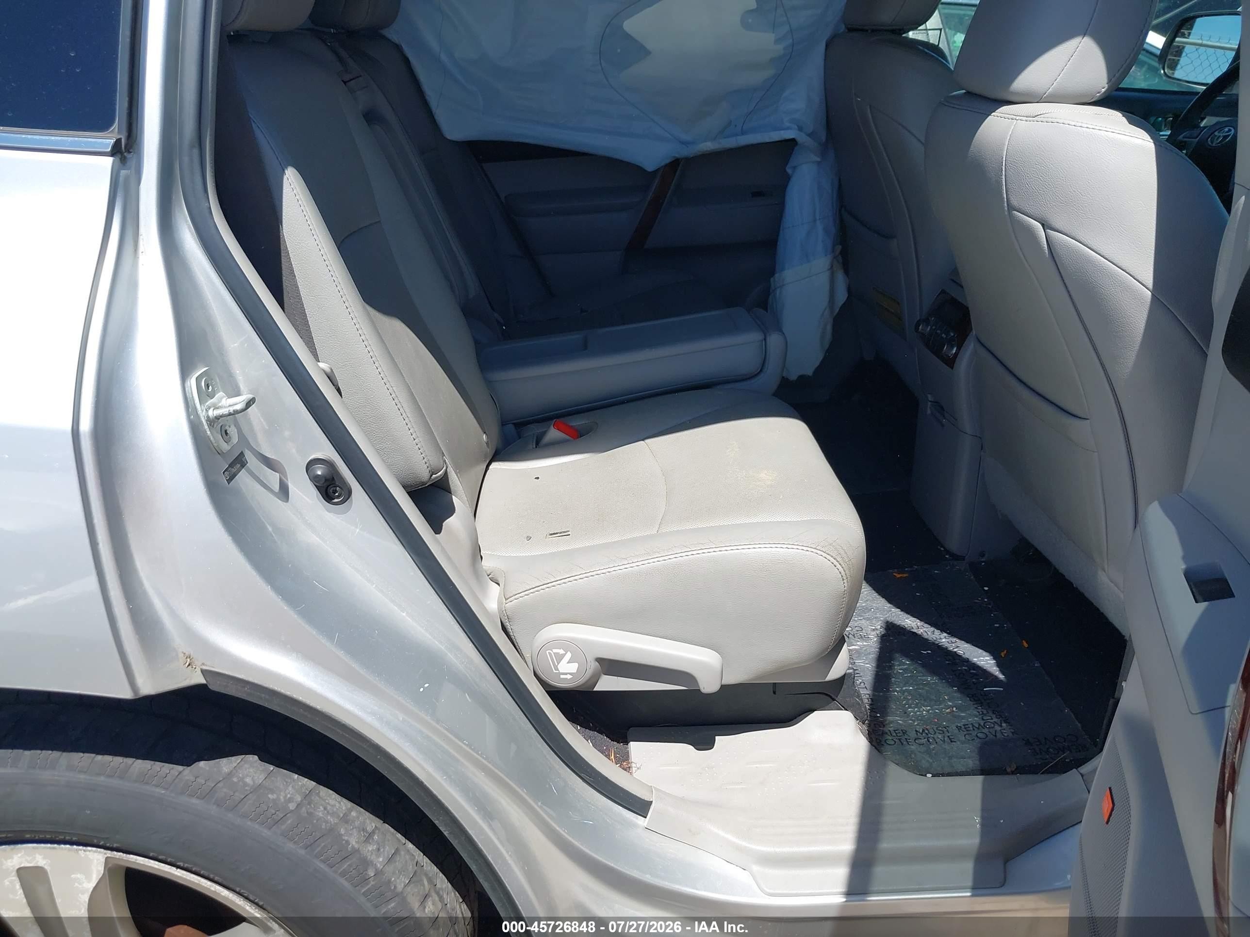 2012 Toyota Highlander Limited V6 Silver vin: 5TDYK3EH3CS077914