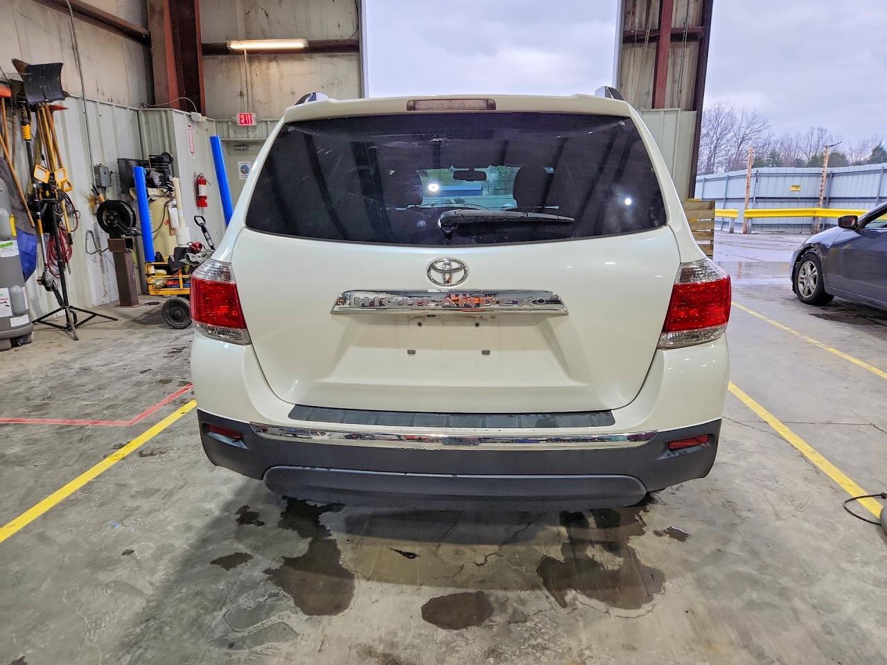 2013 Toyota Highlander Limited White vin: 5TDYK3EH3DS130189