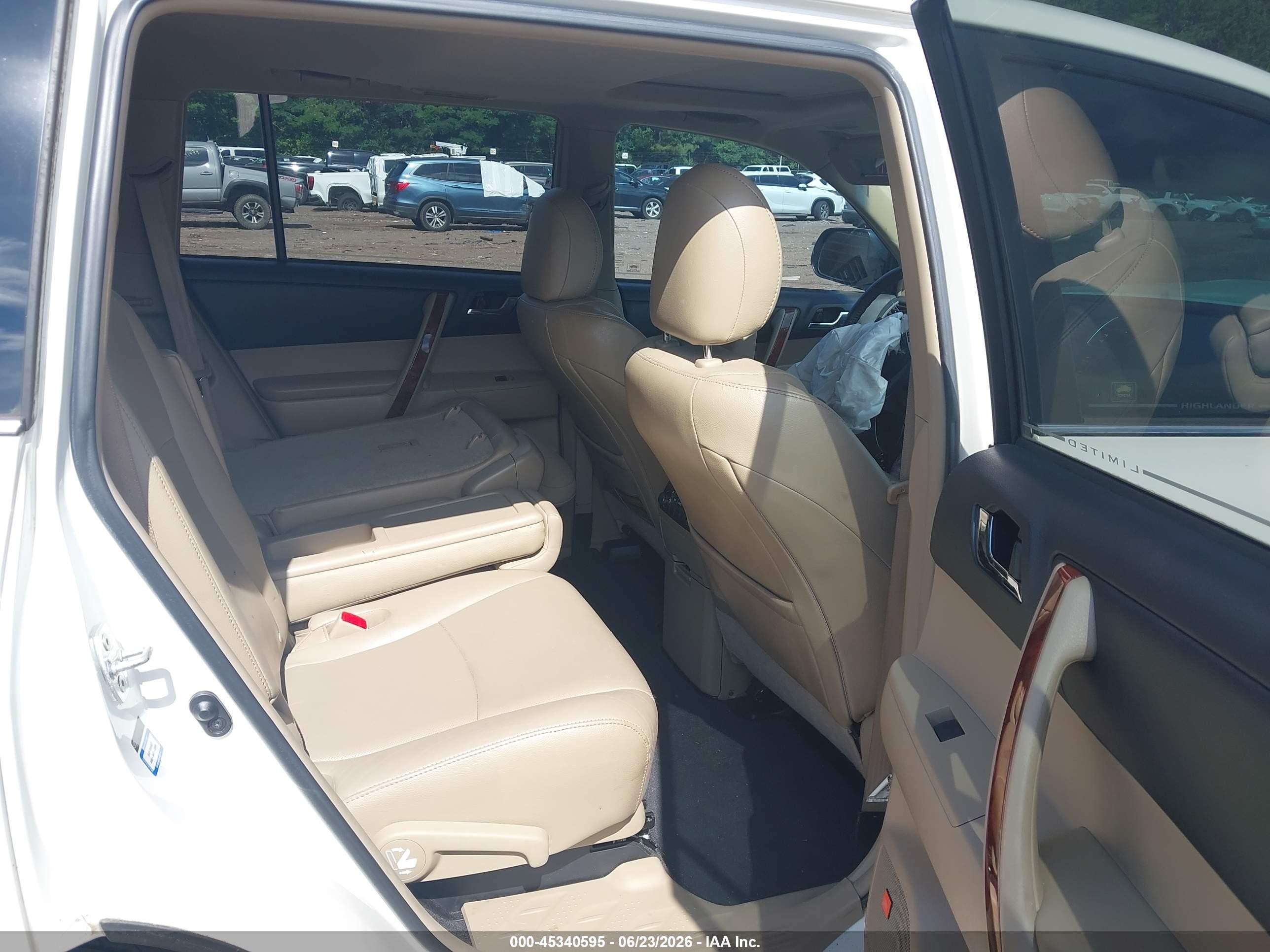 2013 Toyota Highlander Limited V6 White vin: 5TDYK3EH3DS133321