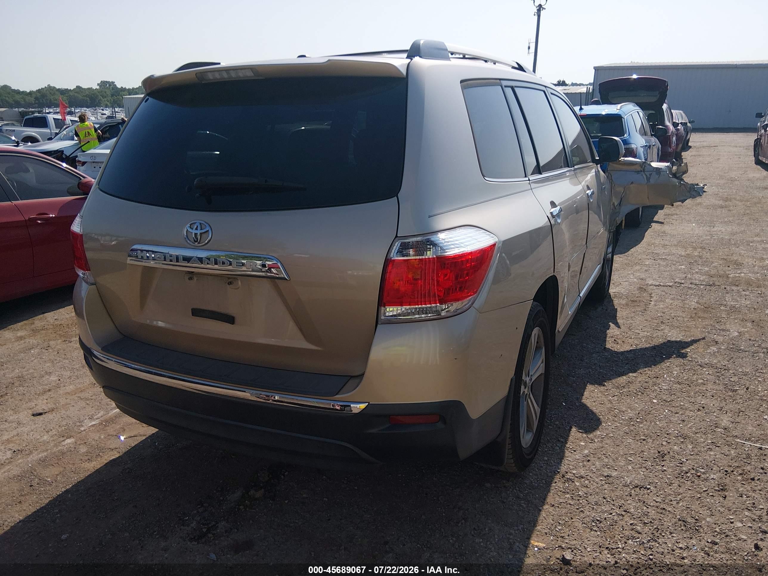 2013 Toyota Highlander Limited V6 Beige vin: 5TDYK3EH4DS102076