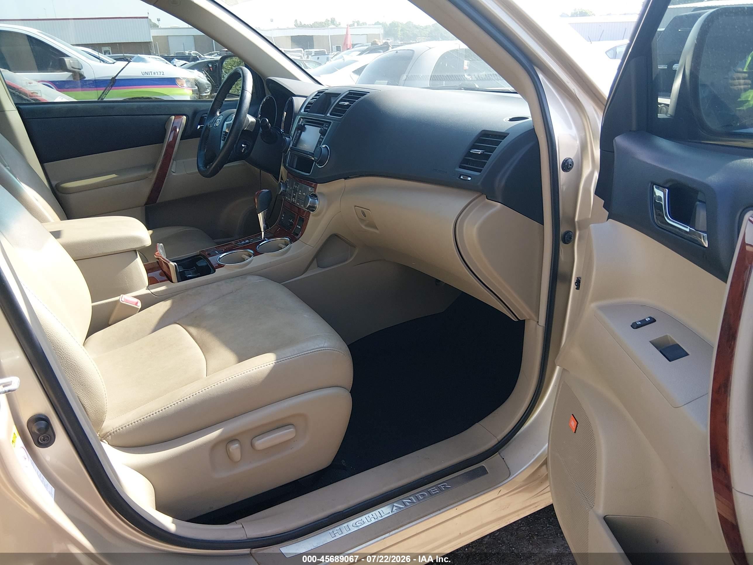 2013 Toyota Highlander Limited V6 Beige vin: 5TDYK3EH4DS102076