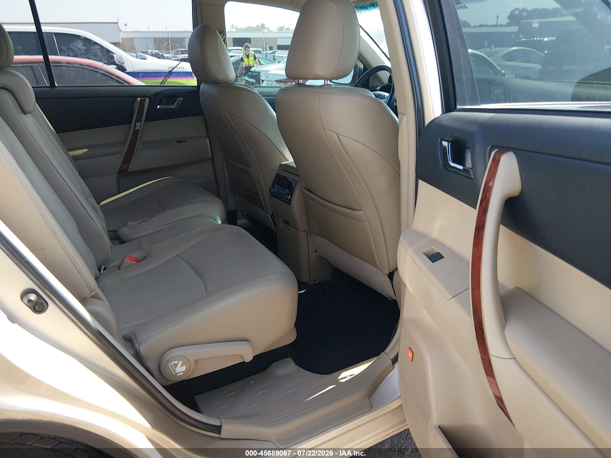 2013 Toyota Highlander Limited V6 Beige vin: 5TDYK3EH4DS102076