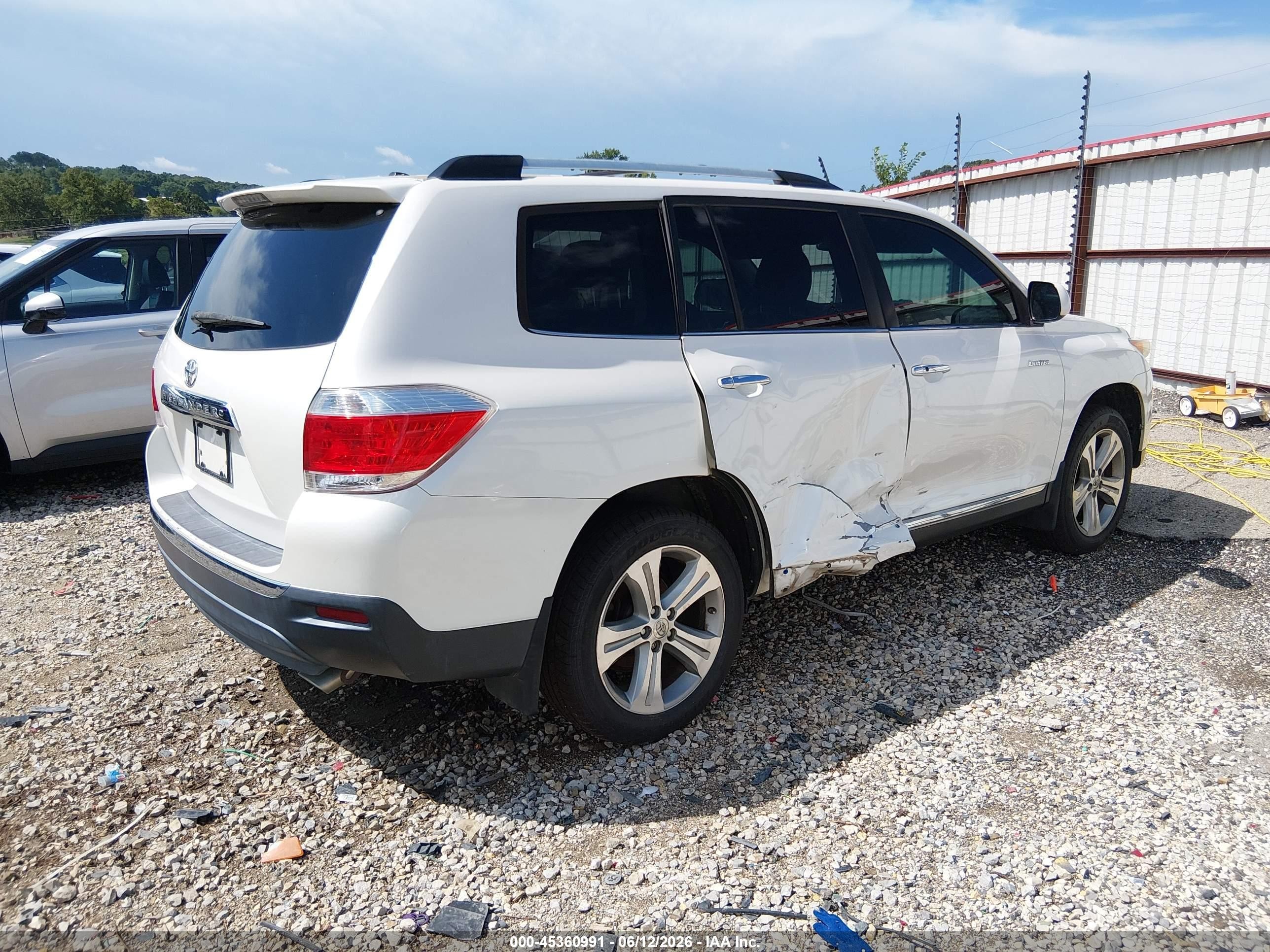 2013 Toyota Highlander Limited V6 White vin: 5TDYK3EH6DS115136