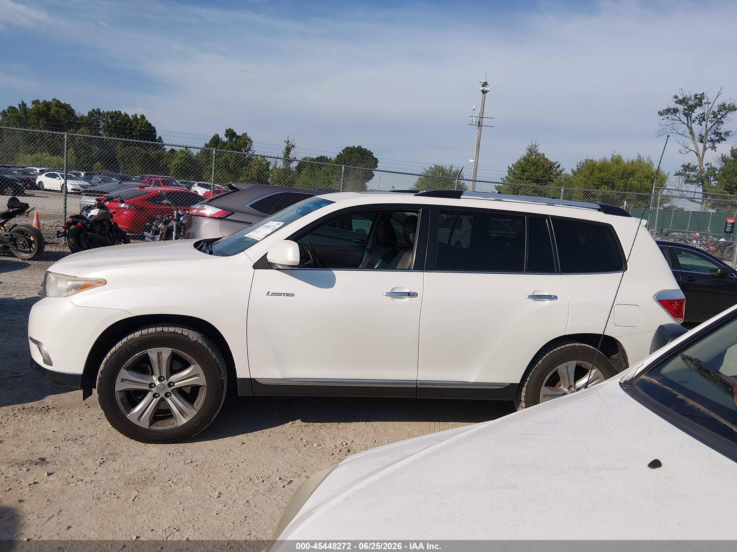 2013 Toyota Highlander Limited V6 White vin: 5TDYK3EH7DS120572