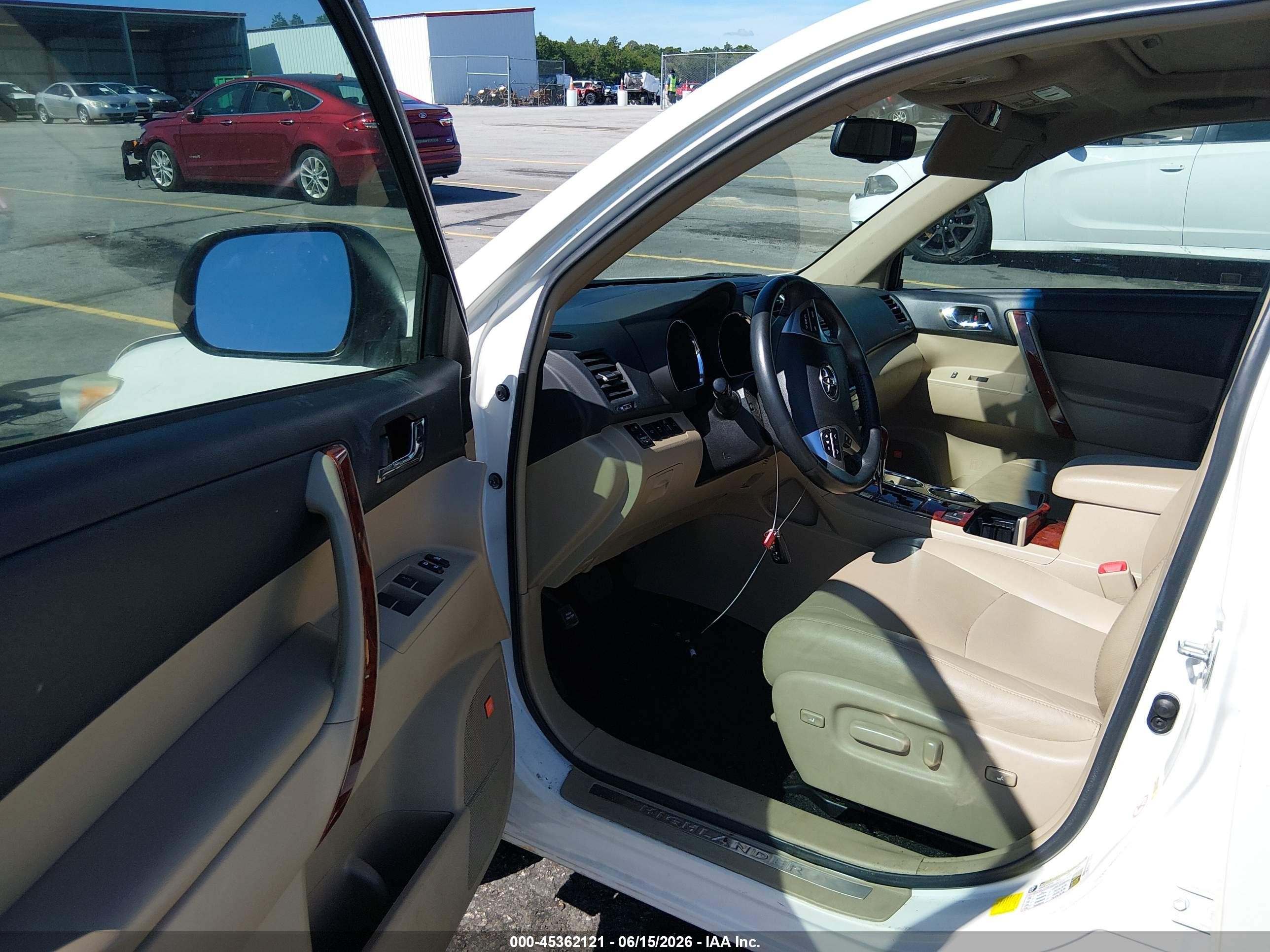 2013 Toyota Highlander Limited V6 White vin: 5TDYK3EH7DS142409