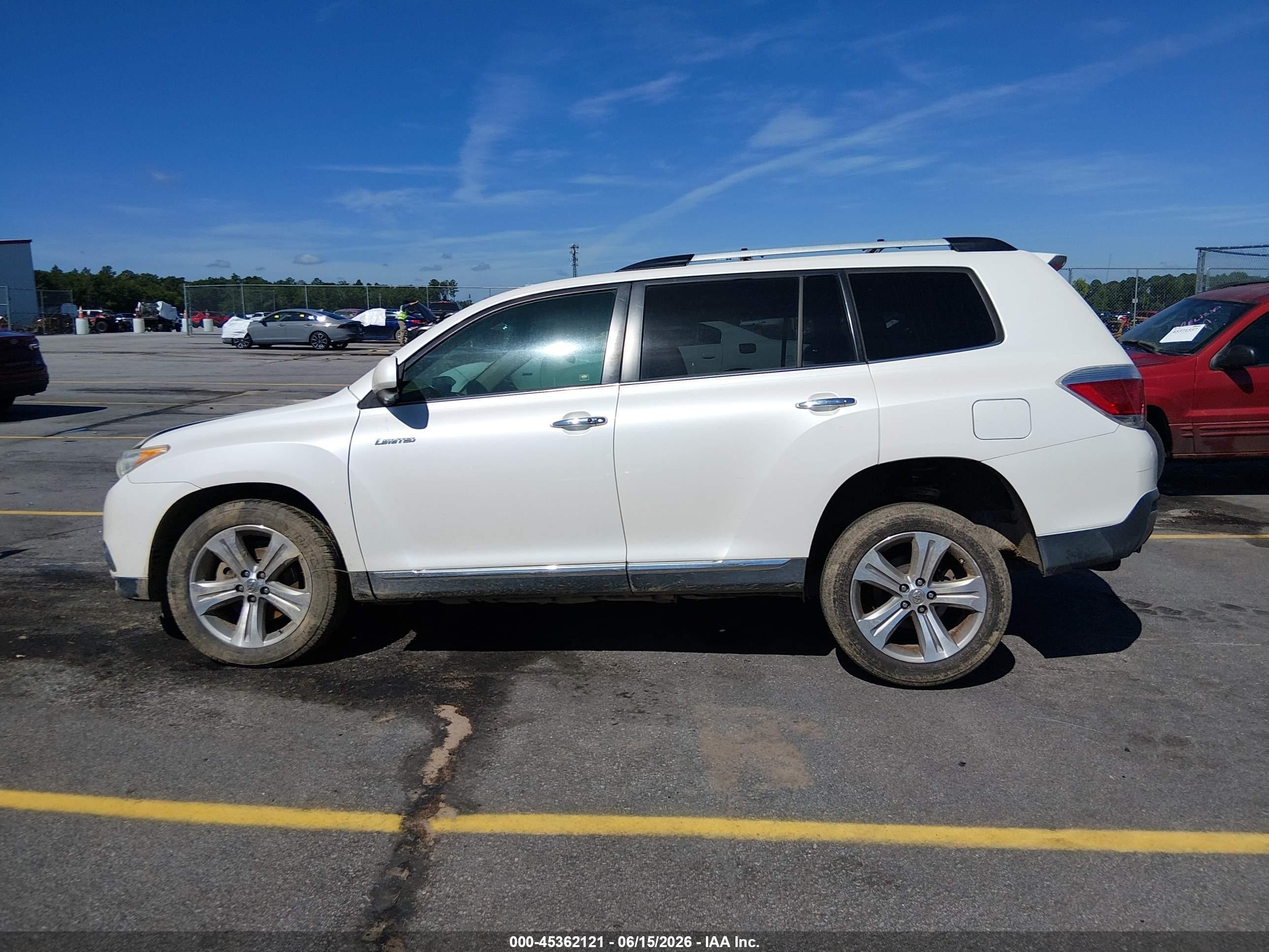 2013 Toyota Highlander Limited V6 White vin: 5TDYK3EH7DS142409