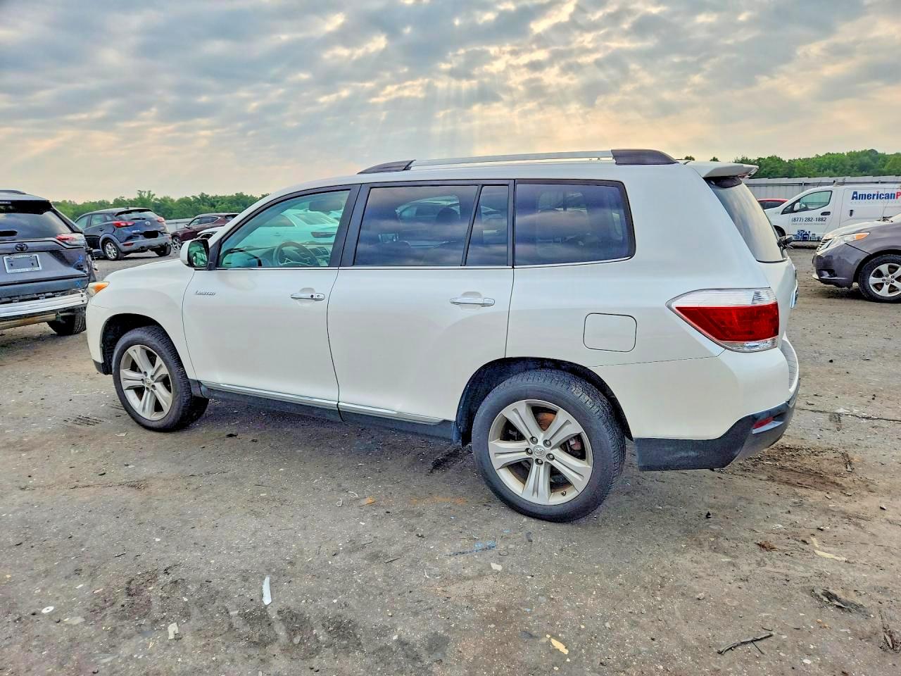 2013 Toyota Highlander Limited White vin: 5TDYK3EH8DS105191