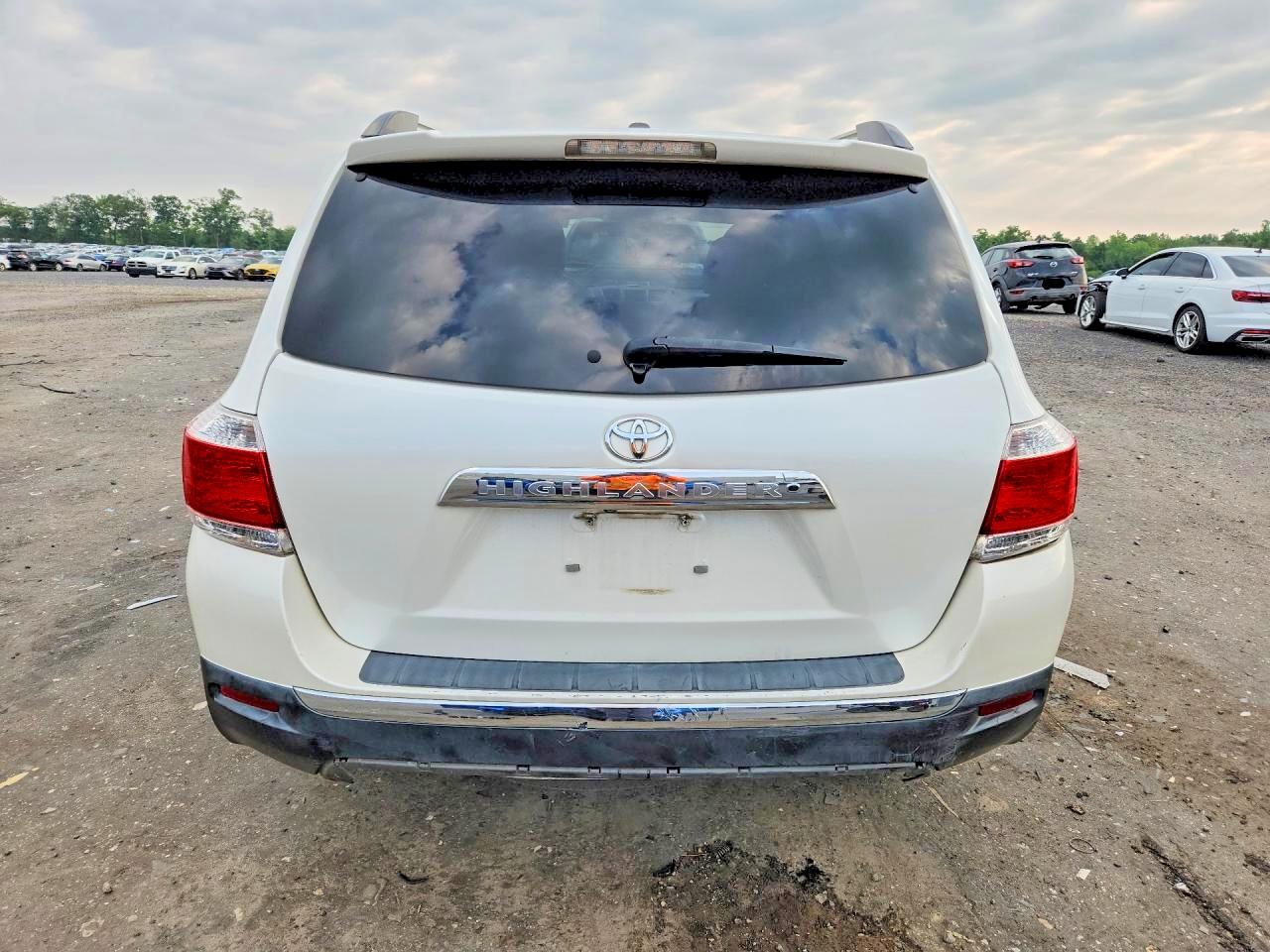 2013 Toyota Highlander Limited White vin: 5TDYK3EH8DS105191