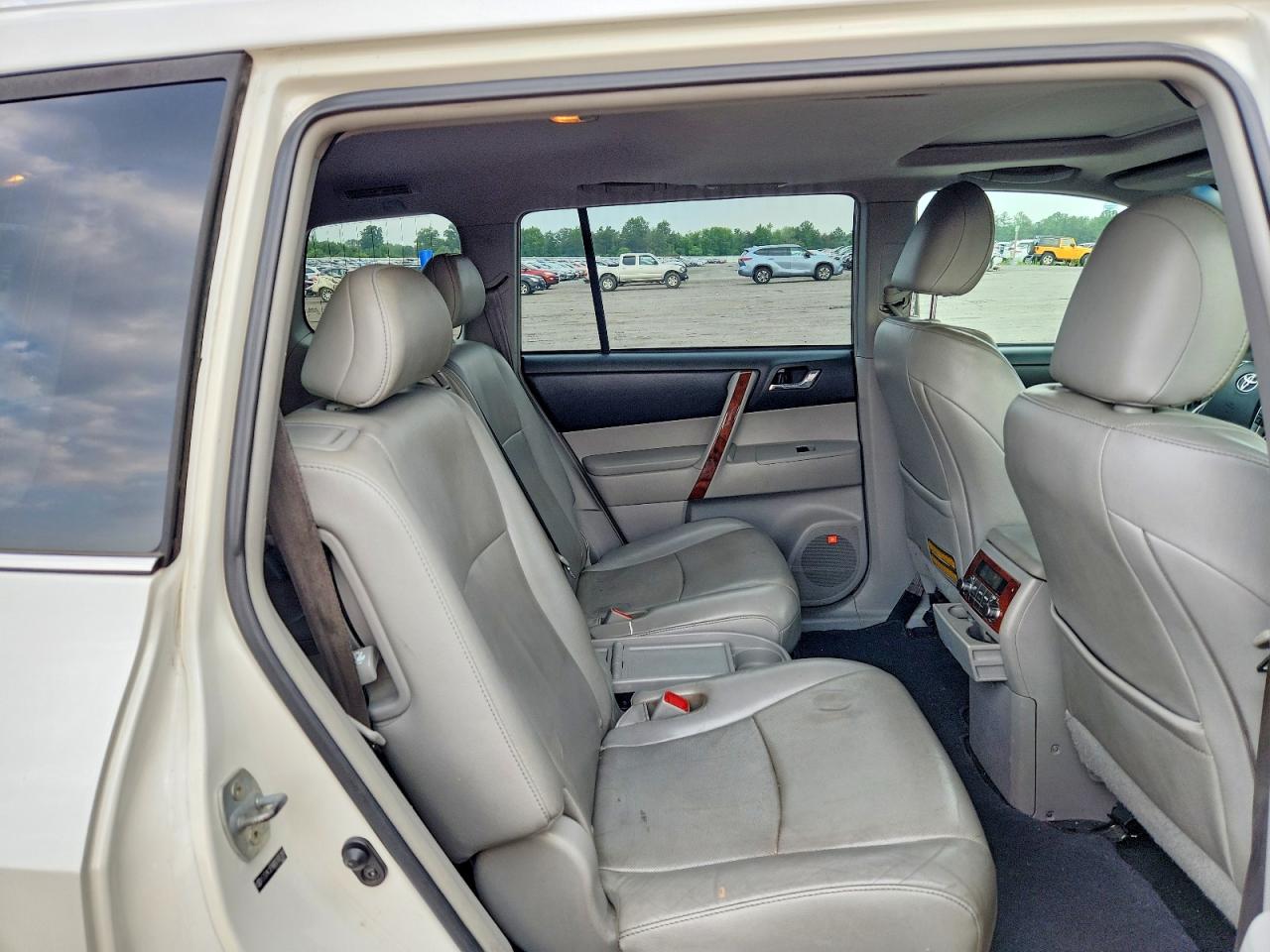 2013 Toyota Highlander Limited White vin: 5TDYK3EH8DS105191