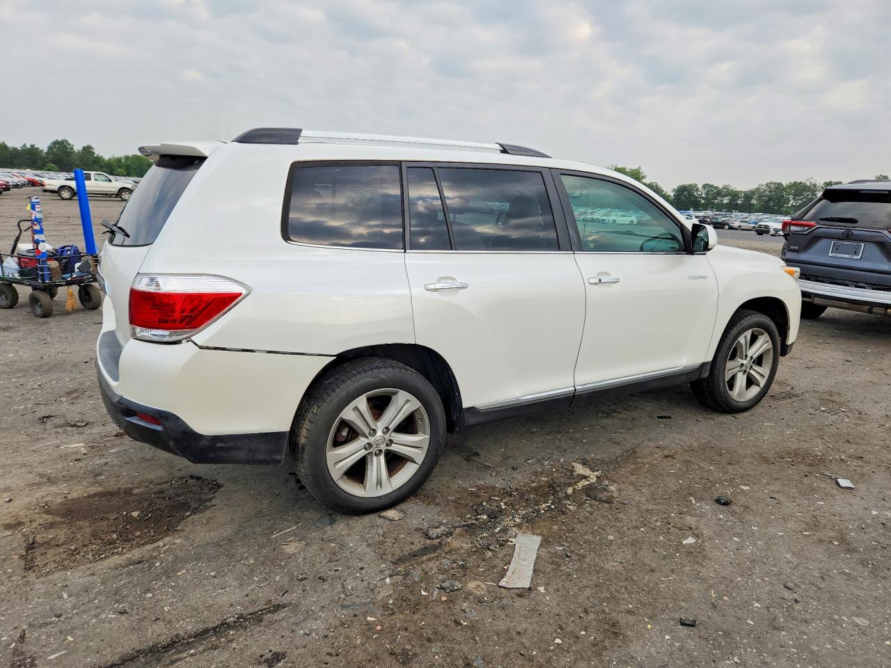 2013 Toyota Highlander Limited White vin: 5TDYK3EH8DS105191