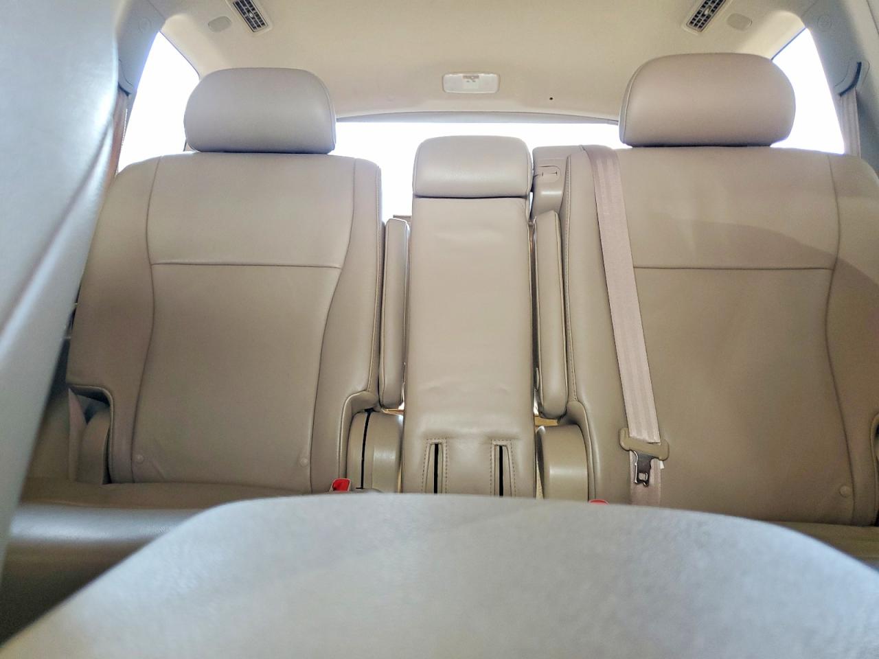 2010 Toyota Highlander Limited White vin: 5TDYK3EH9AS013096