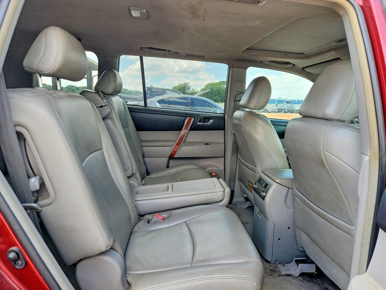 2010 Toyota Highlander Limited Red vin: 5TDYK3EH9AS023241