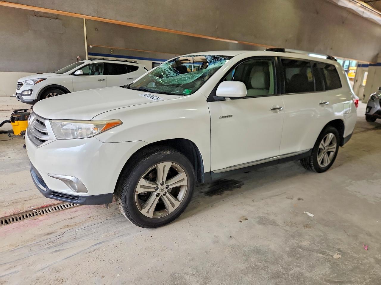 2012 Toyota Highlander Limited White vin: 5TDYK3EH9CS071230