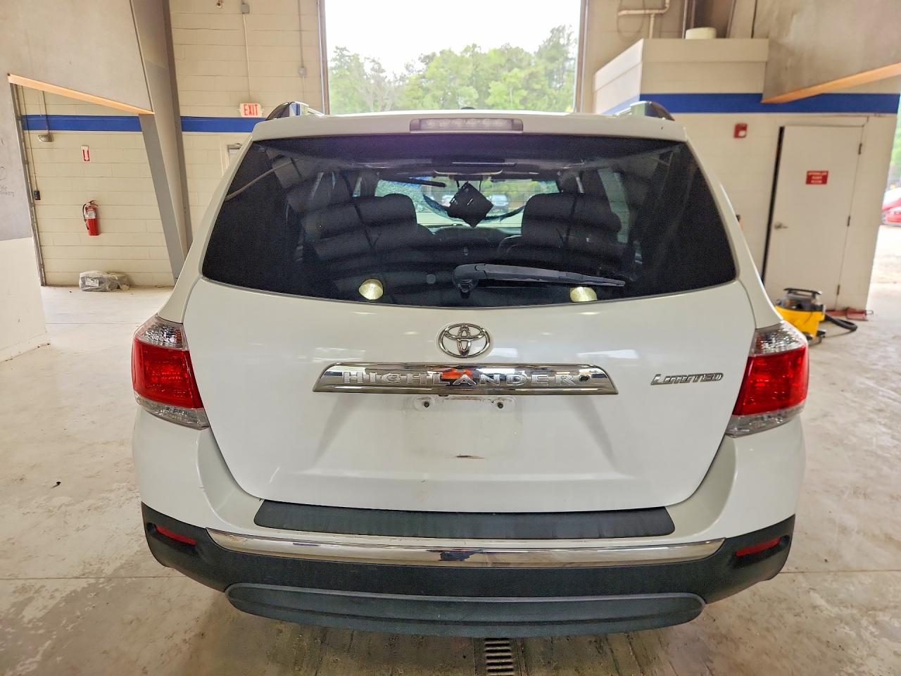 2012 Toyota Highlander Limited White vin: 5TDYK3EH9CS071230