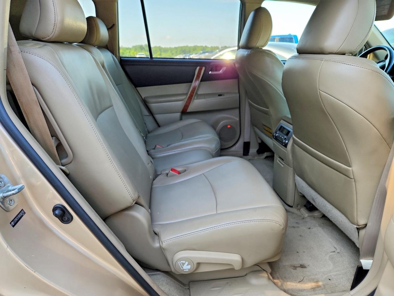 2010 Toyota Highlander Limited Золотой vin: 5TDYK3EHXAS007985