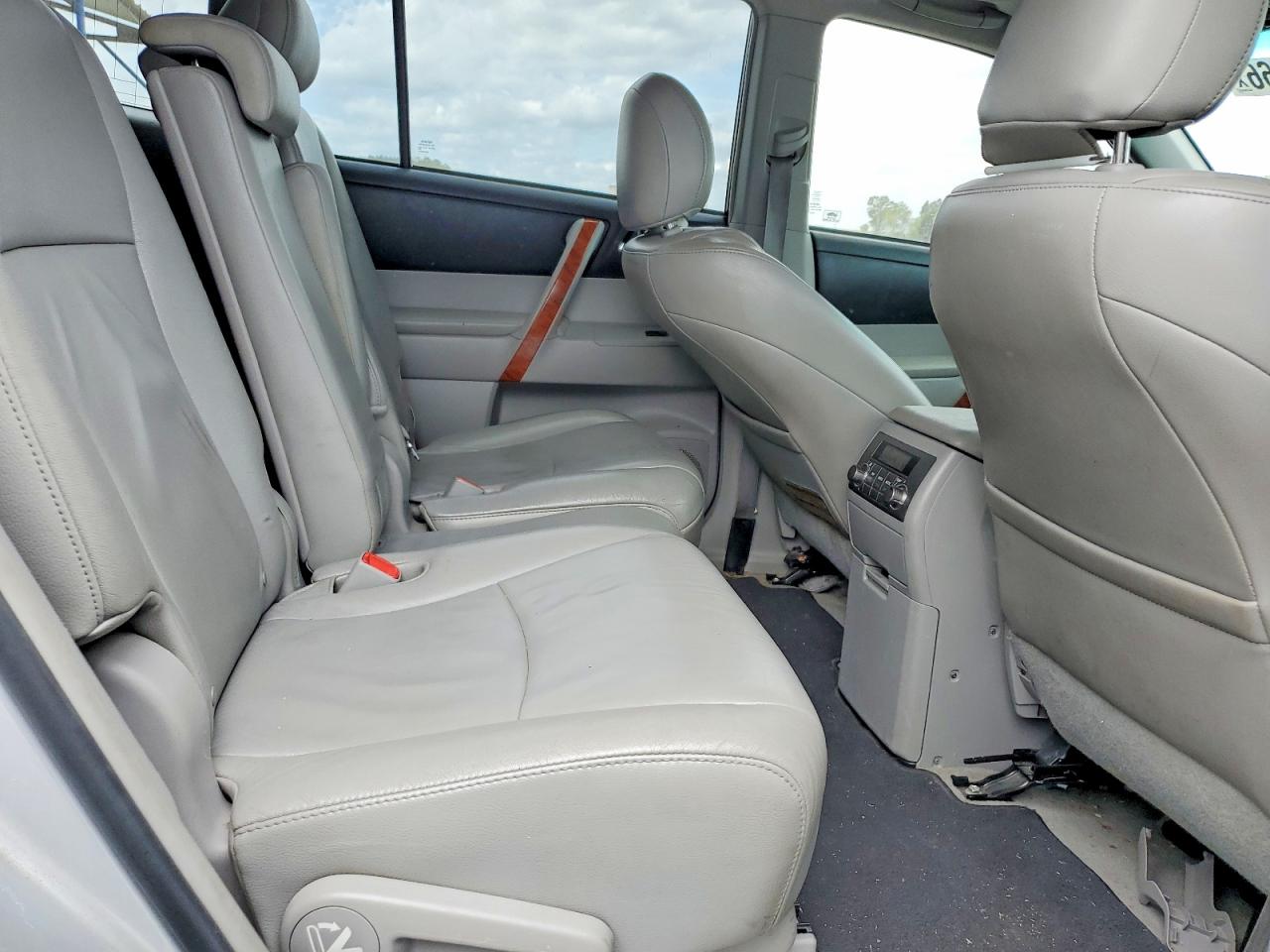 2010 Toyota Highlander Limited Silver vin: 5TDYK3EHXAS011020