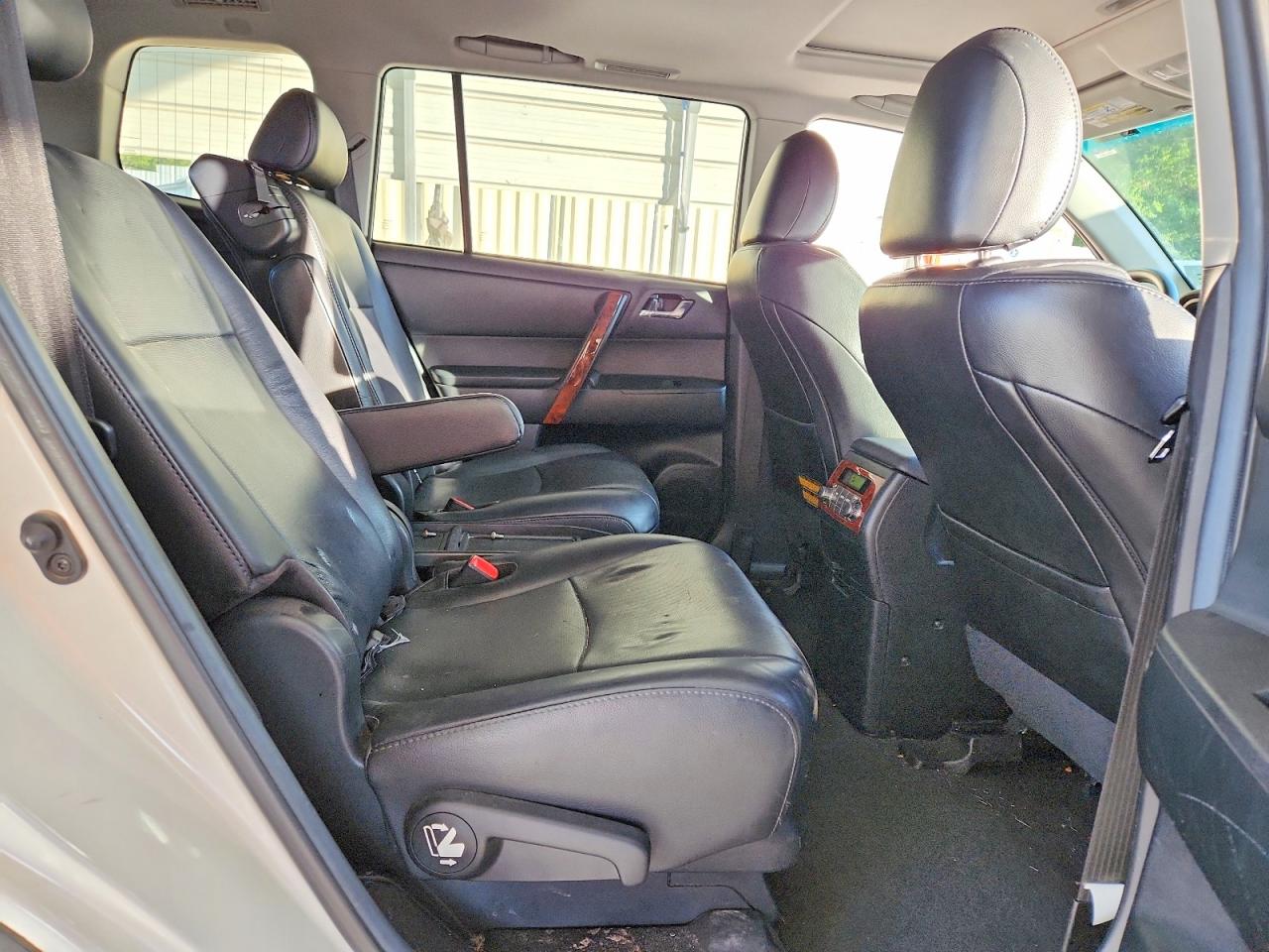 2012 Toyota Highlander Limited Silver vin: 5TDYK3EHXCS084911