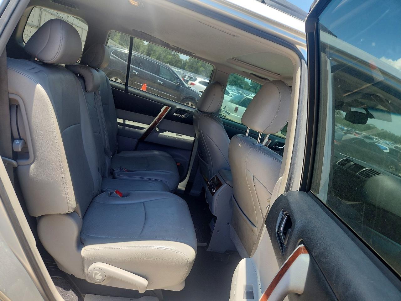 2013 Toyota Highlander Limited Серебряный vin: 5TDYK3EHXDS095165