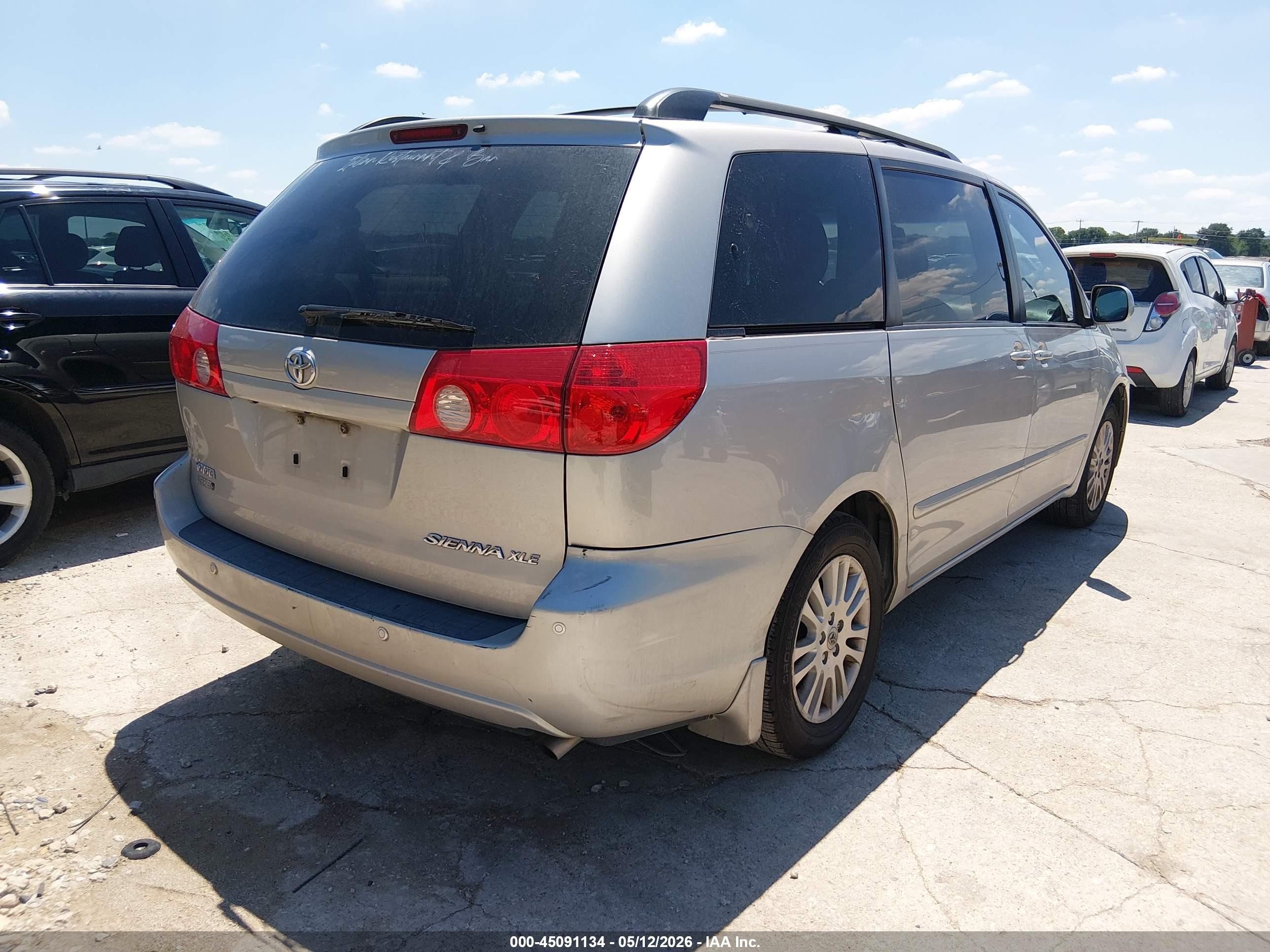 2010 Toyota Sienna Xle Gray vin: 5TDYK4CC0AS294685