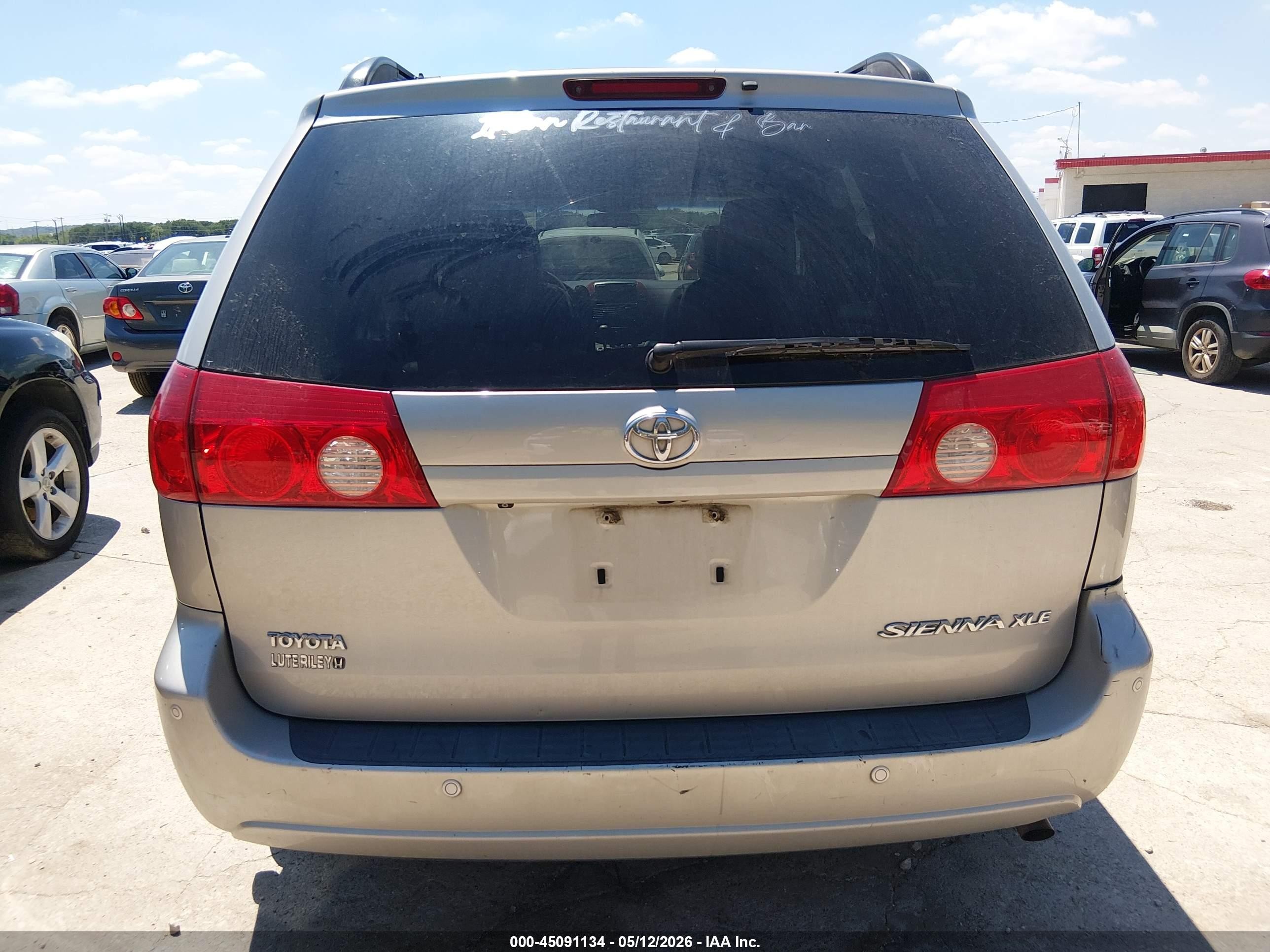 2010 Toyota Sienna Xle Gray vin: 5TDYK4CC0AS294685