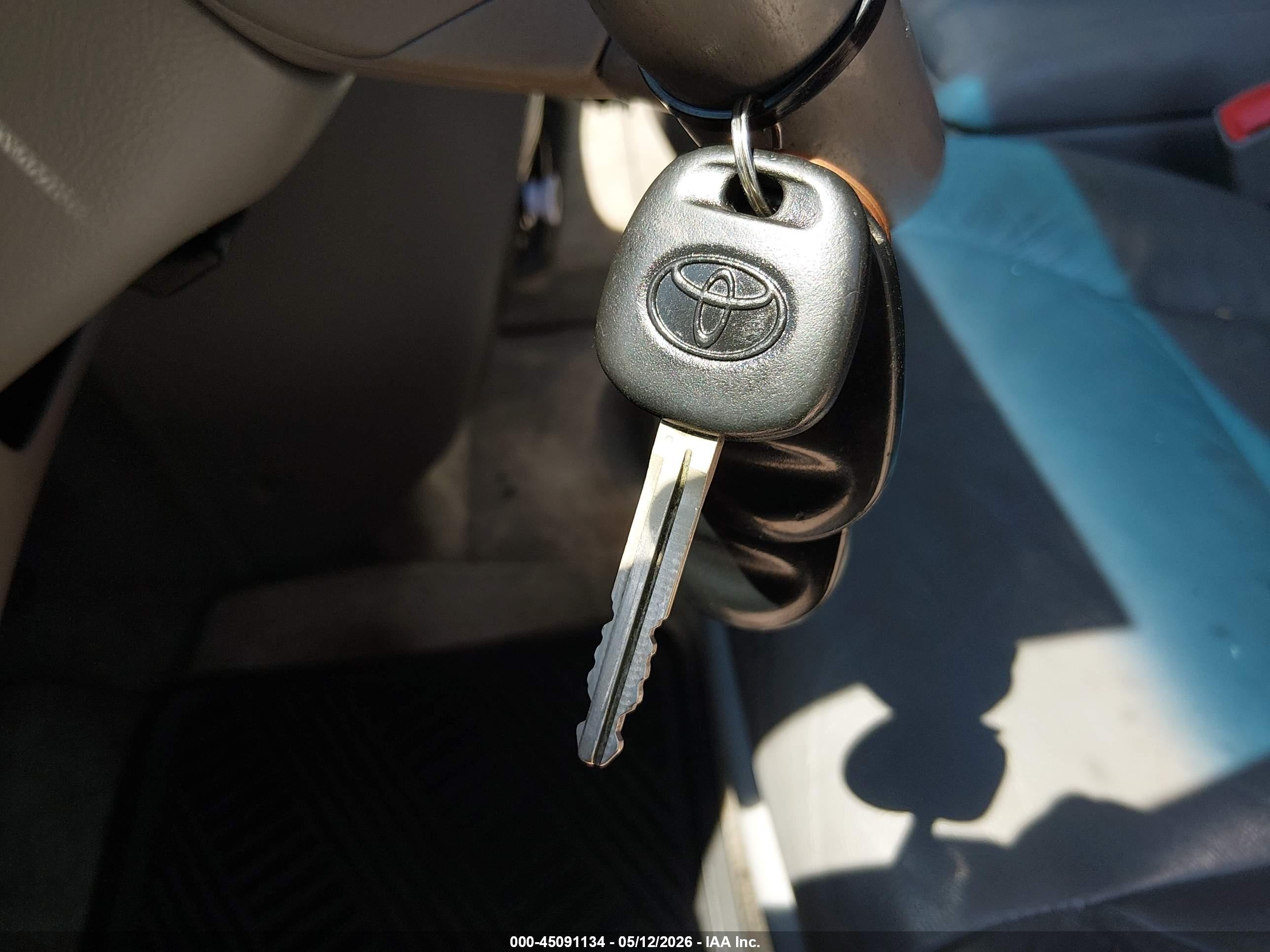 2010 Toyota Sienna Xle Gray vin: 5TDYK4CC0AS294685