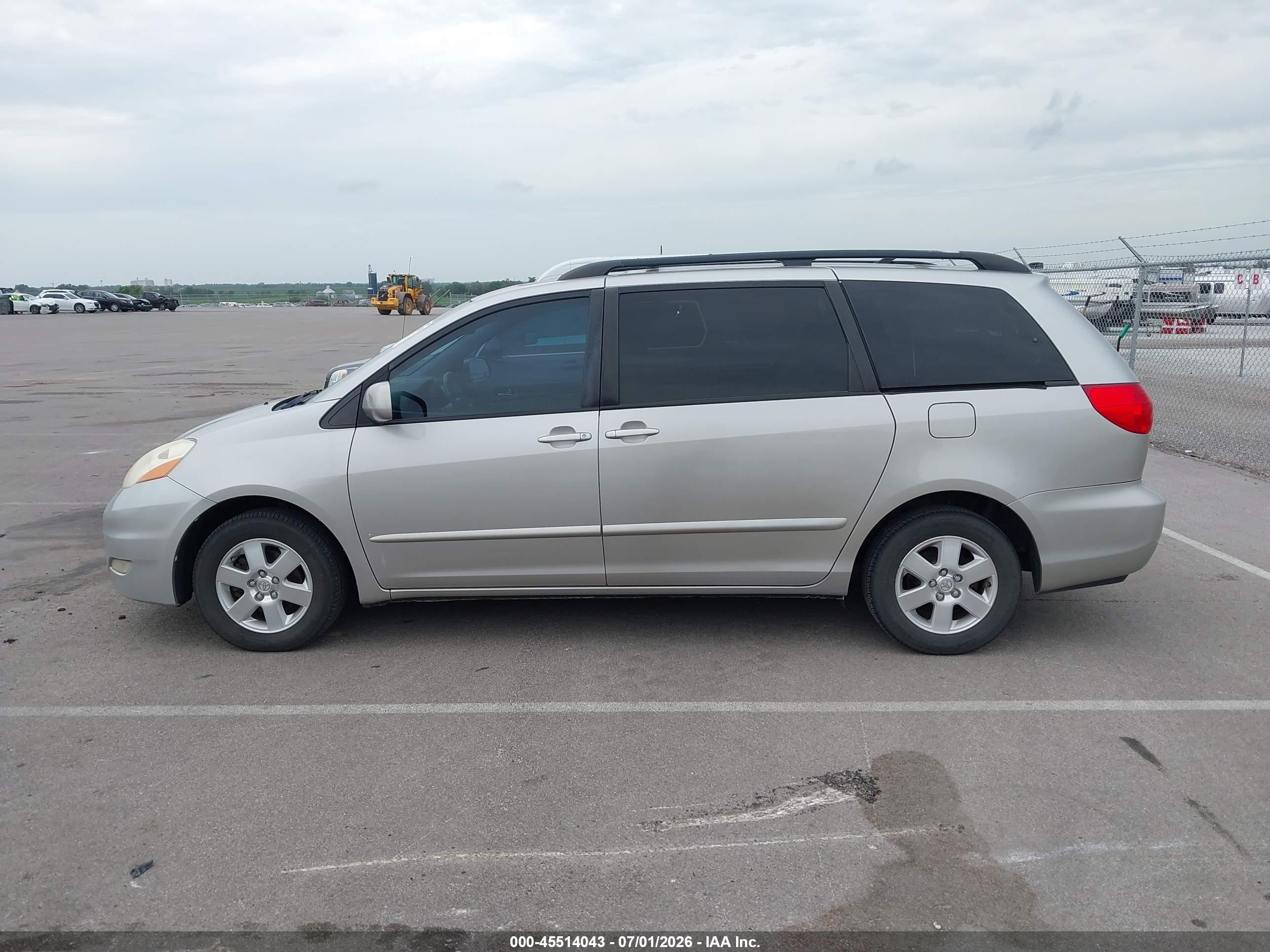 2010 Toyota Sienna Xle Tan vin: 5TDYK4CC0AS309069