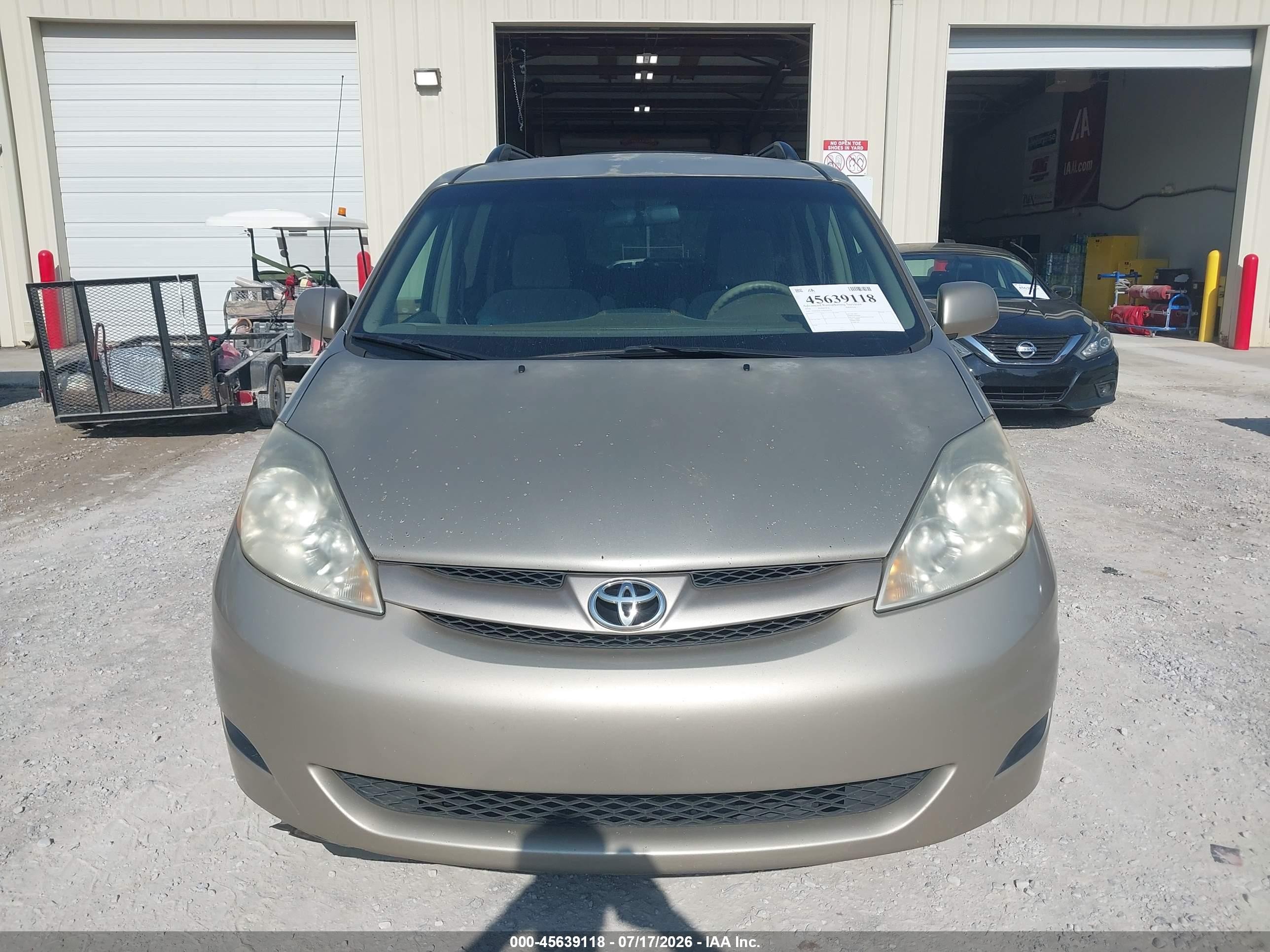 2010 Toyota Sienna Xle Beige vin: 5TDYK4CC0AS318130