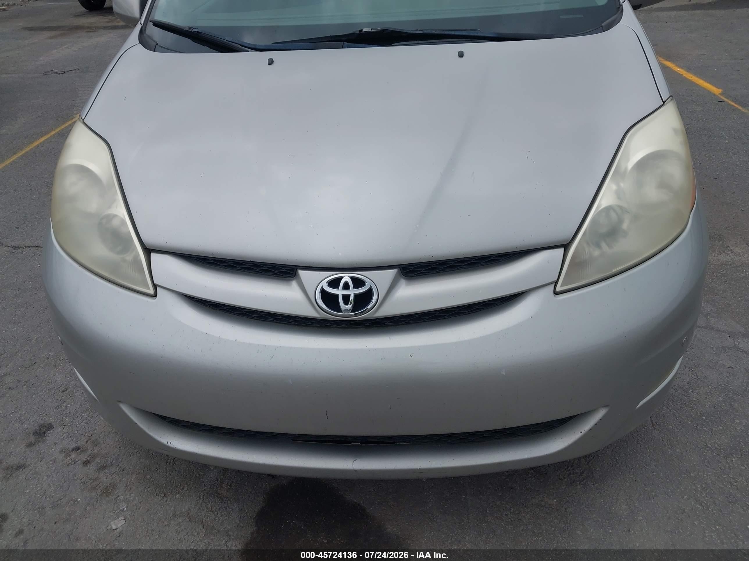 2010 Toyota Sienna Xle Silver vin: 5TDYK4CC0AS324798