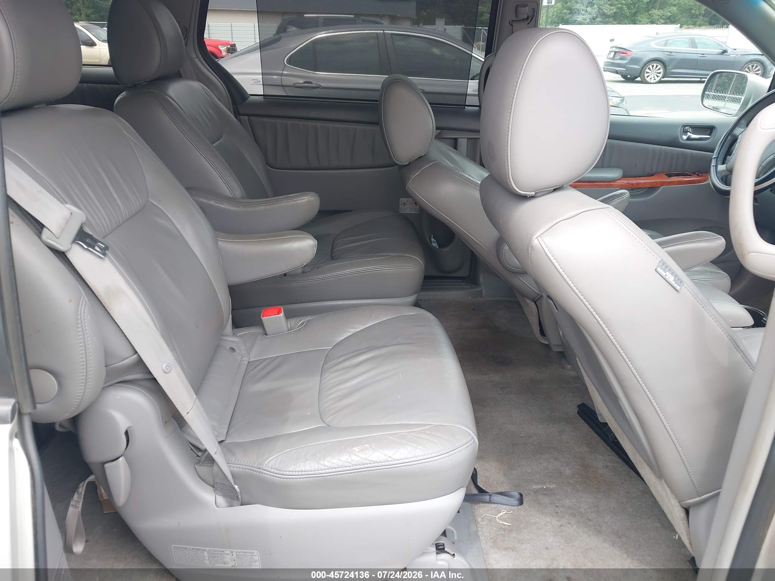 2010 Toyota Sienna Xle Silver vin: 5TDYK4CC0AS324798