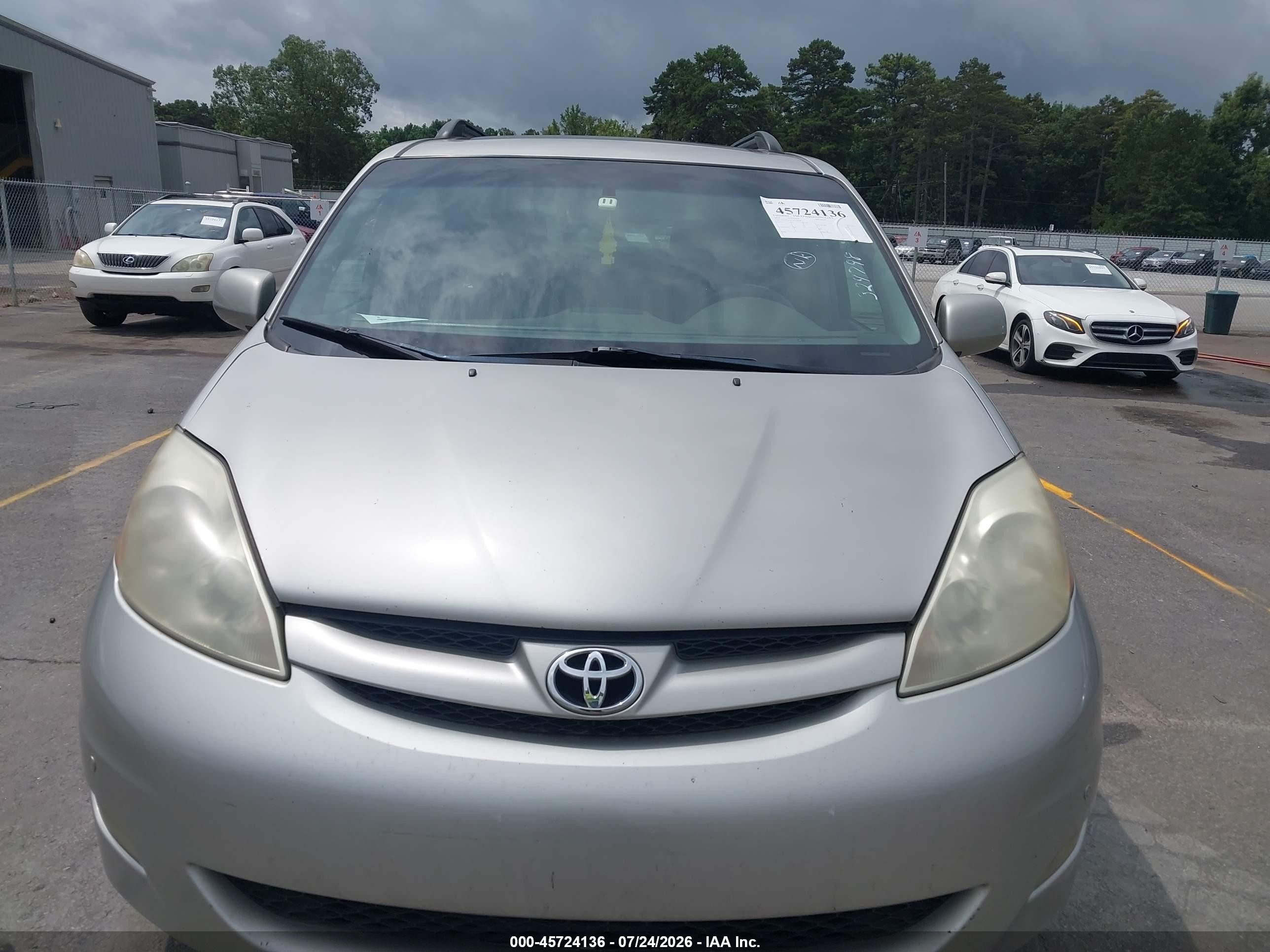 2010 Toyota Sienna Xle Silver vin: 5TDYK4CC0AS324798