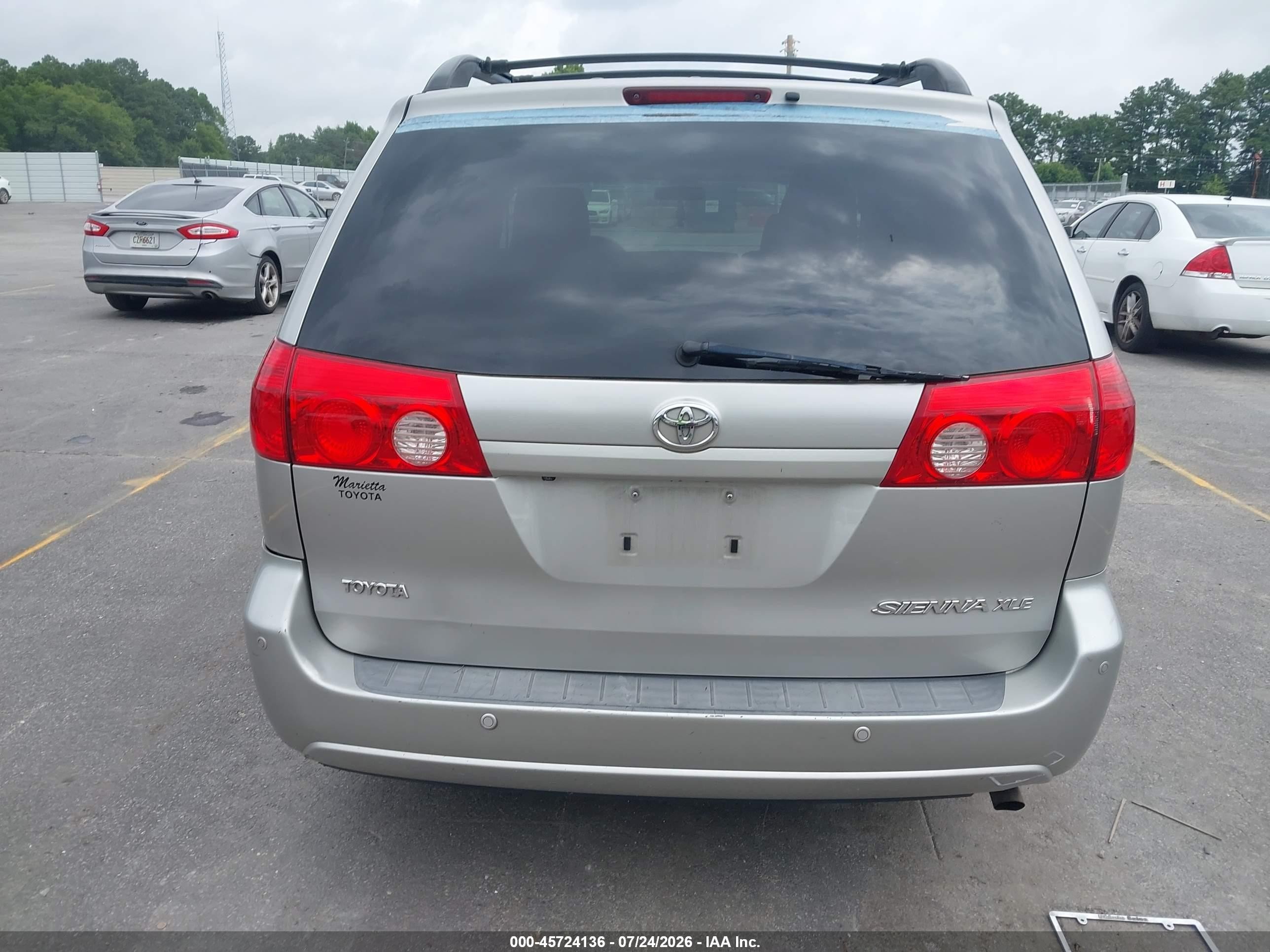 2010 Toyota Sienna Xle Silver vin: 5TDYK4CC0AS324798
