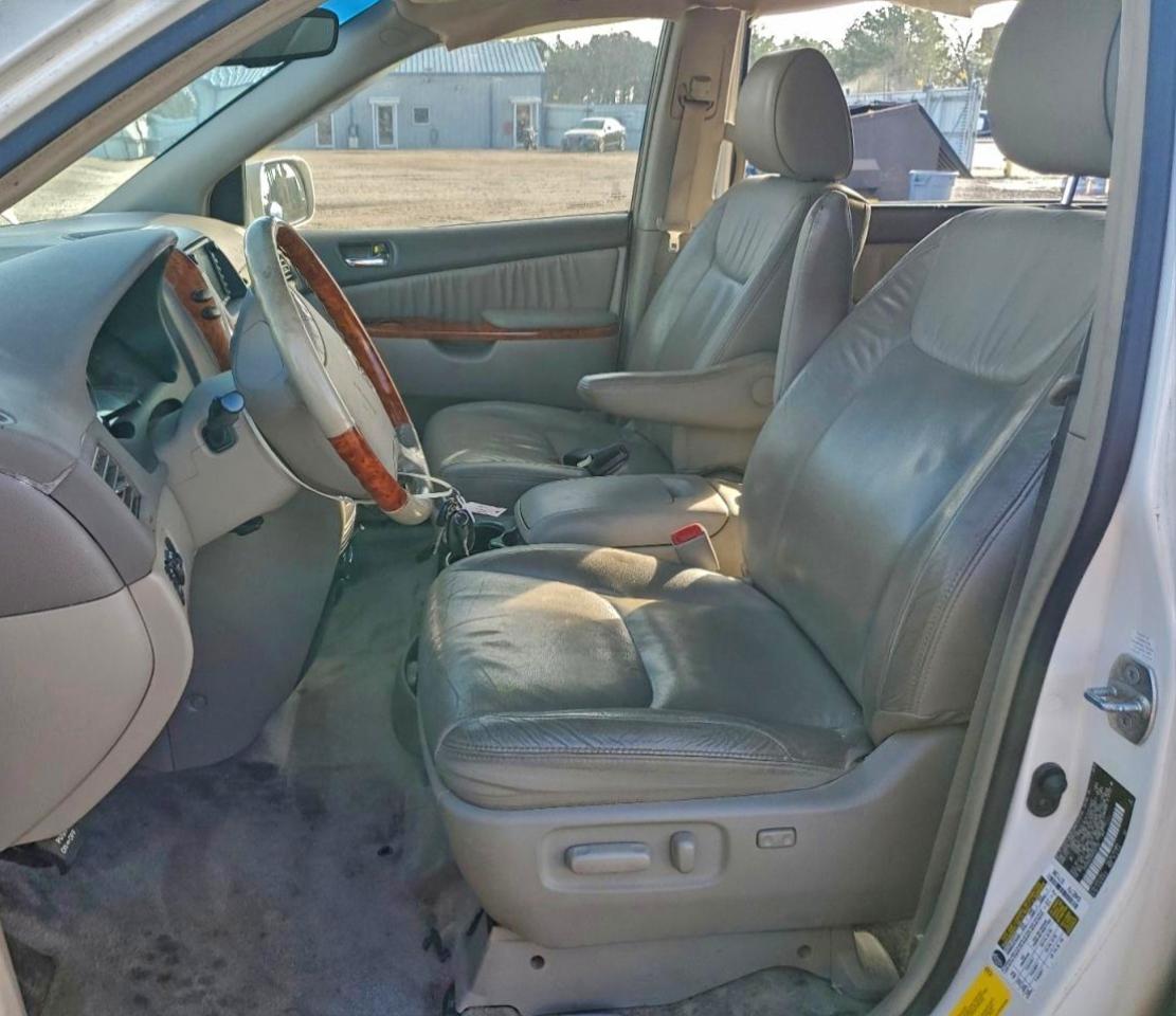 2010 Toyota Sienna Xle White vin: 5TDYK4CC0AS327250