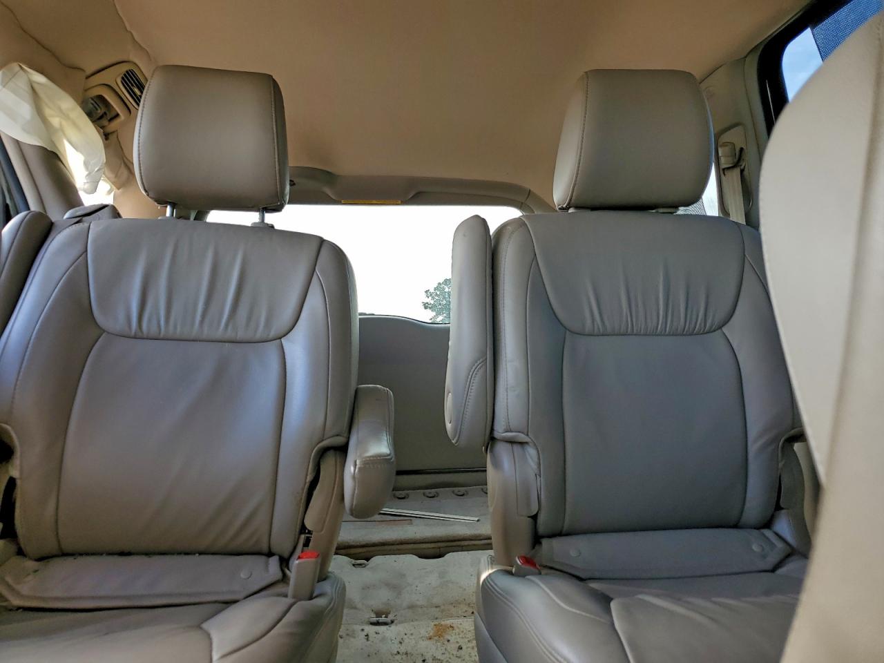 2010 Toyota Sienna Xle White vin: 5TDYK4CC0AS327250