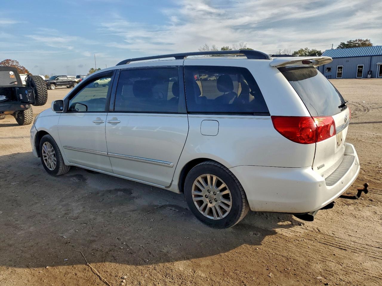 2010 Toyota Sienna Xle White vin: 5TDYK4CC0AS327250