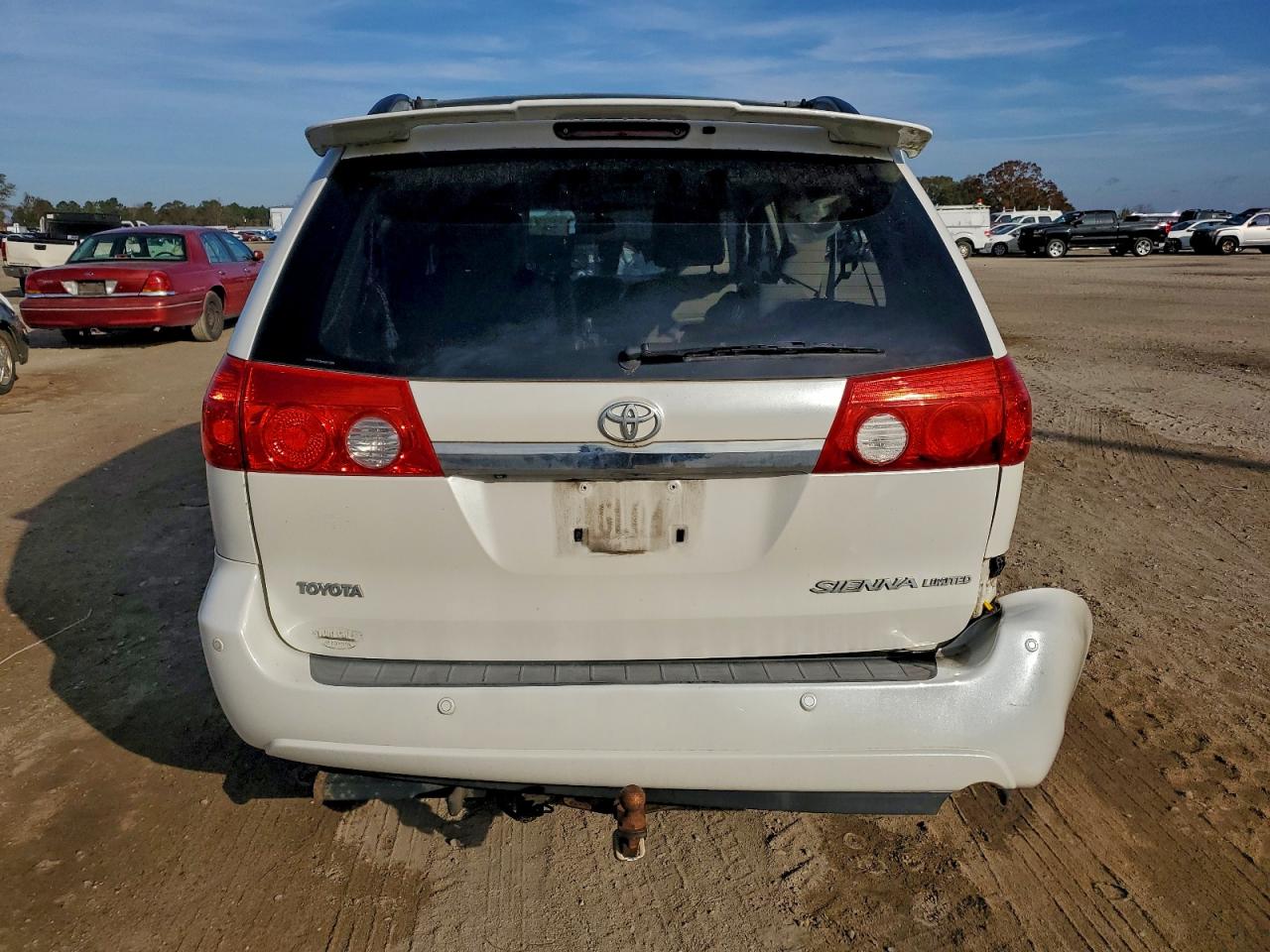 2010 Toyota Sienna Xle White vin: 5TDYK4CC0AS327250