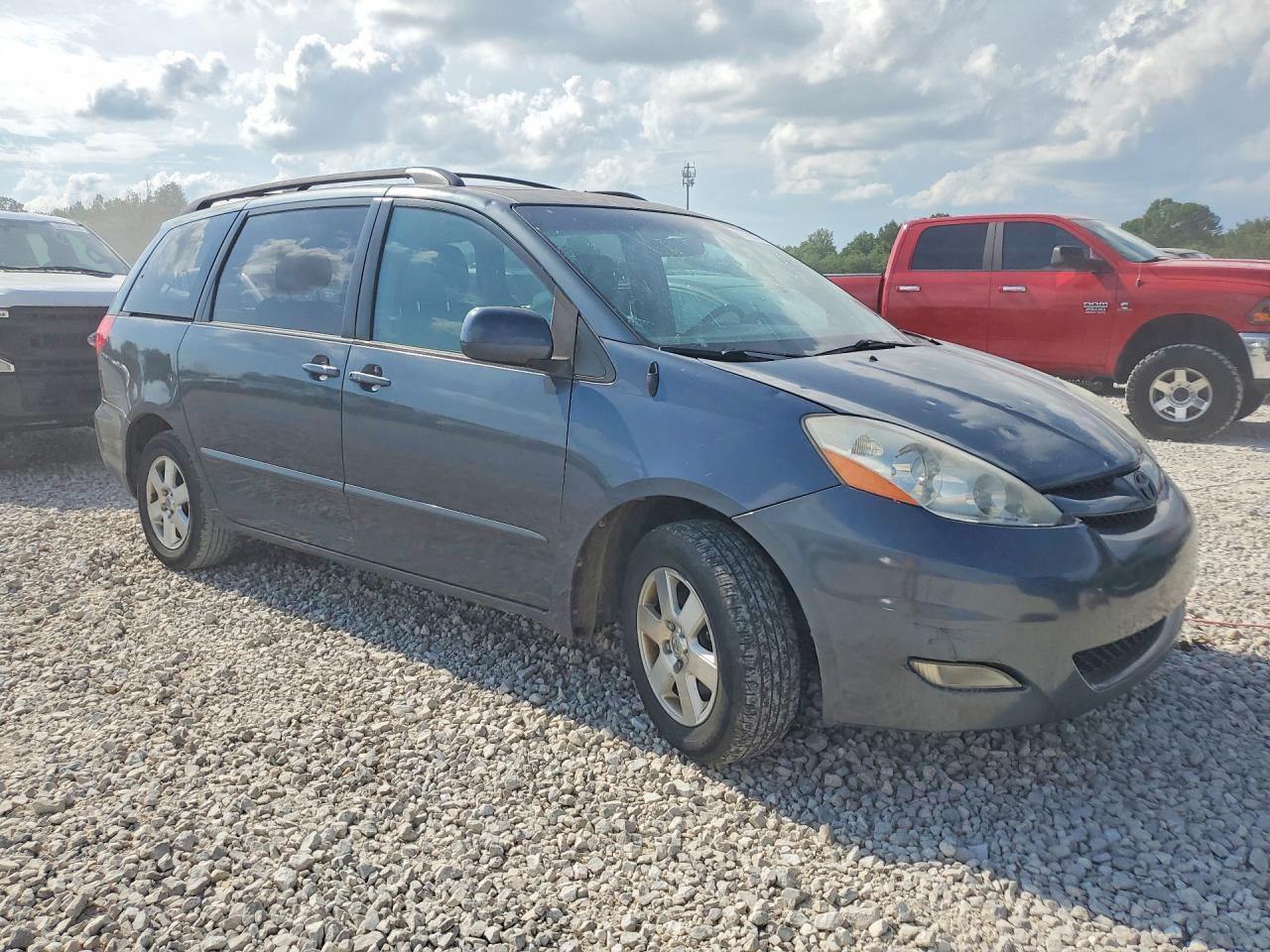 2010 Toyota Sienna Xle Blue vin: 5TDYK4CC0AS329662