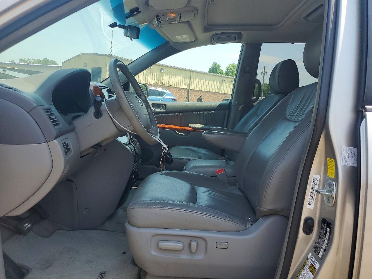 2010 Toyota Sienna Xle Silver vin: 5TDYK4CC0AS334375