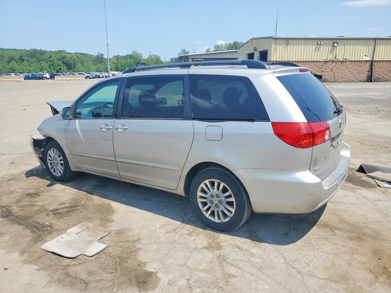 2010 Toyota Sienna Xle Silver vin: 5TDYK4CC0AS334375