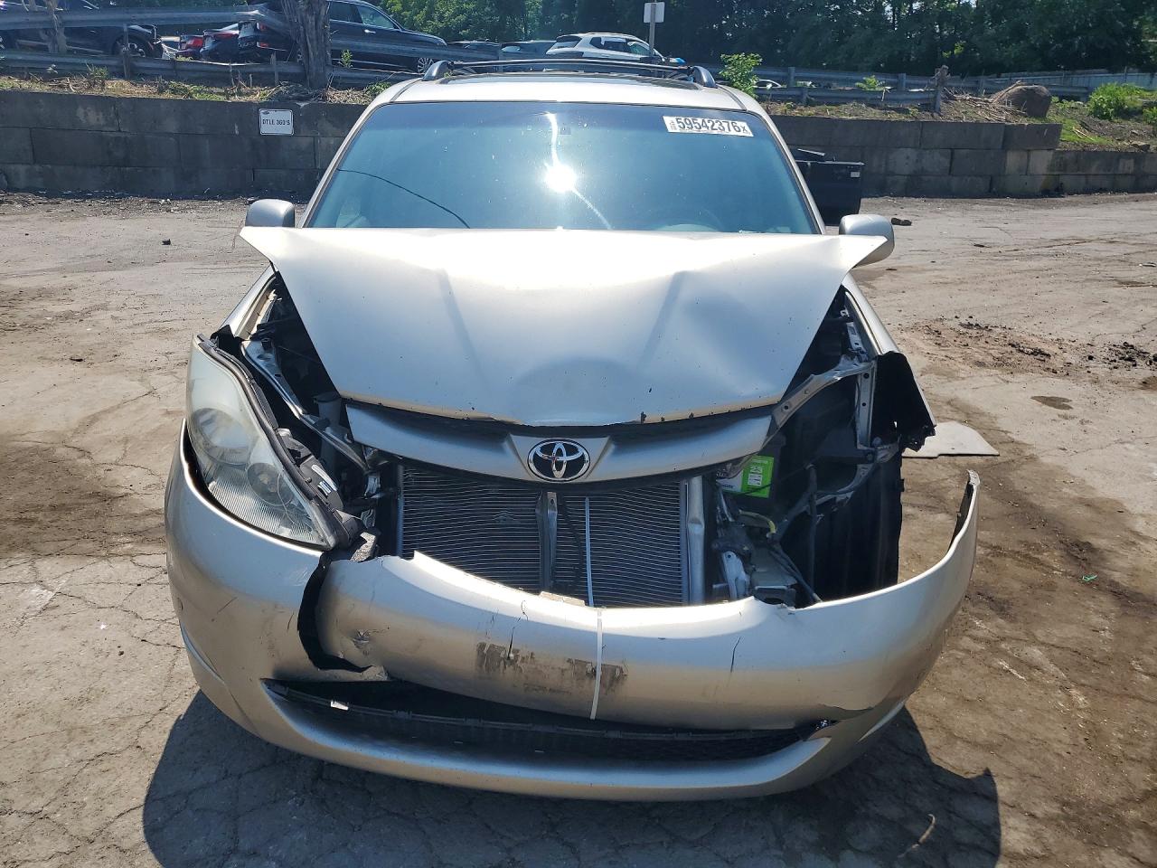 2010 Toyota Sienna Xle Silver vin: 5TDYK4CC0AS334375