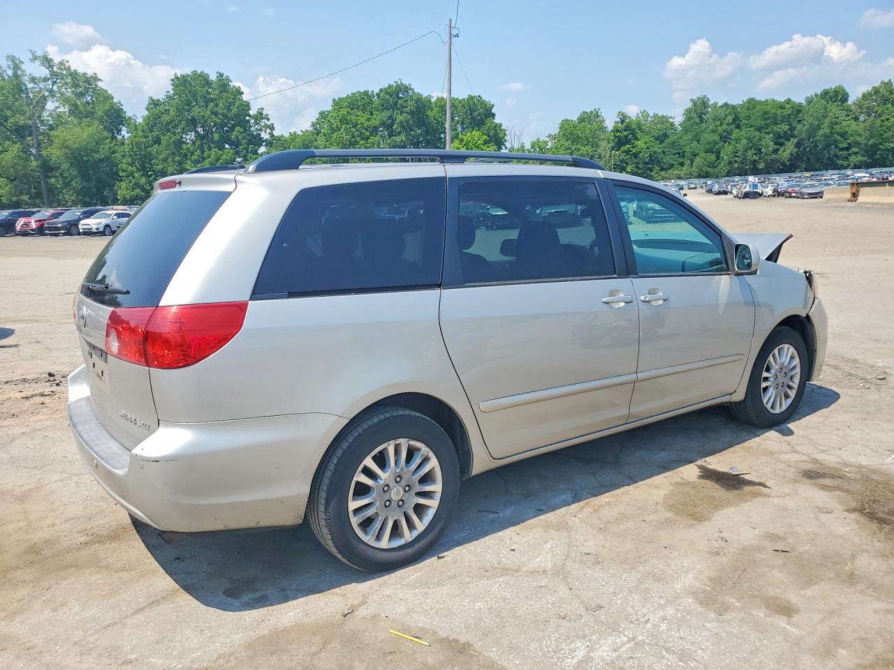 2010 Toyota Sienna Xle Silver vin: 5TDYK4CC0AS334375