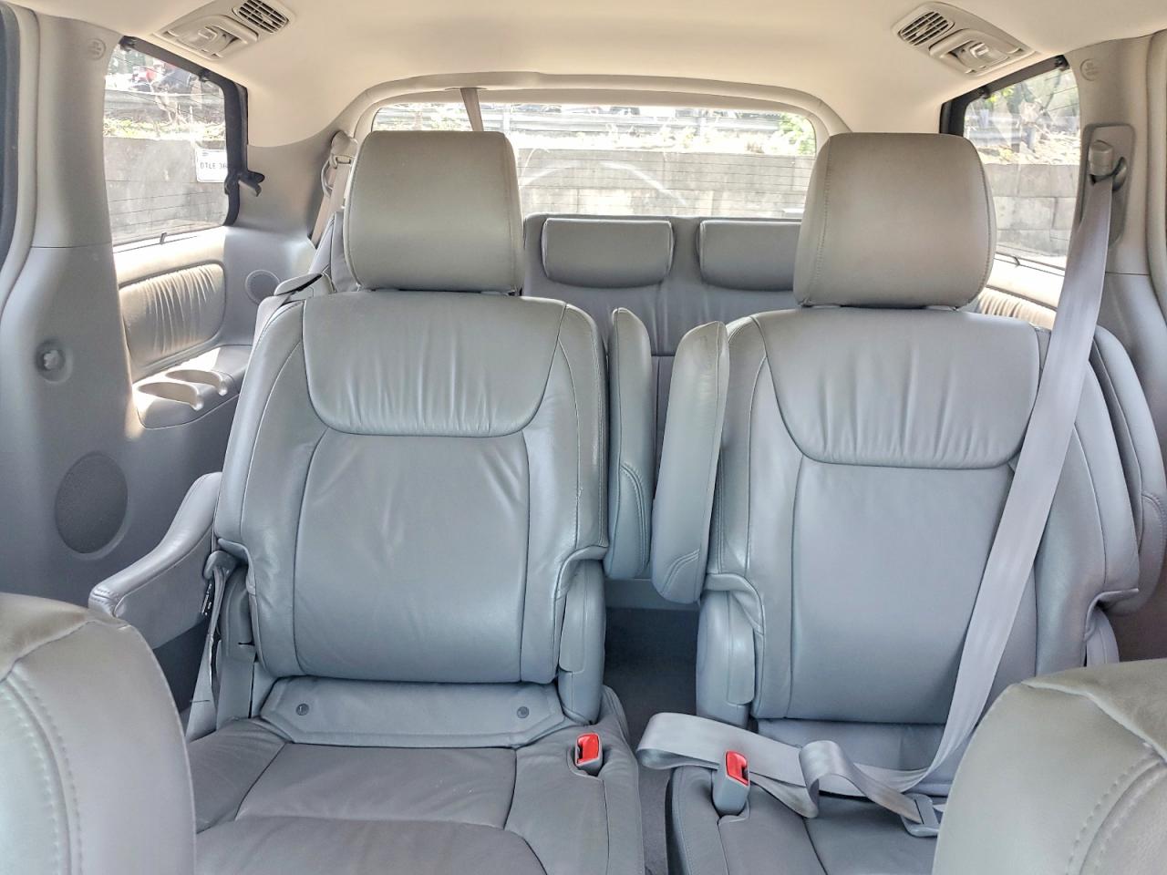 2010 Toyota Sienna Xle Silver vin: 5TDYK4CC0AS334375