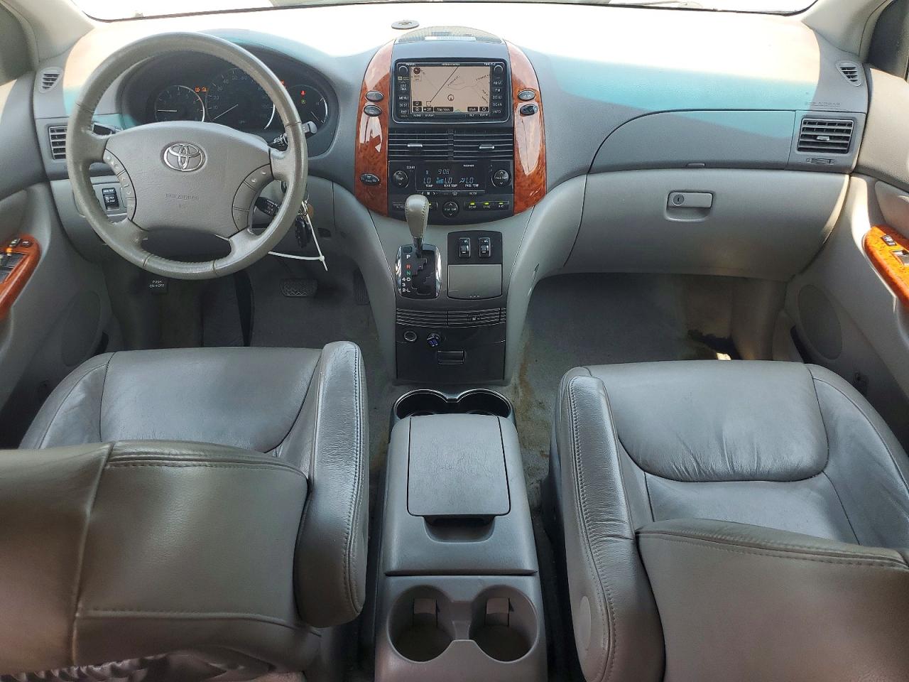2010 Toyota Sienna Xle Silver vin: 5TDYK4CC0AS334375