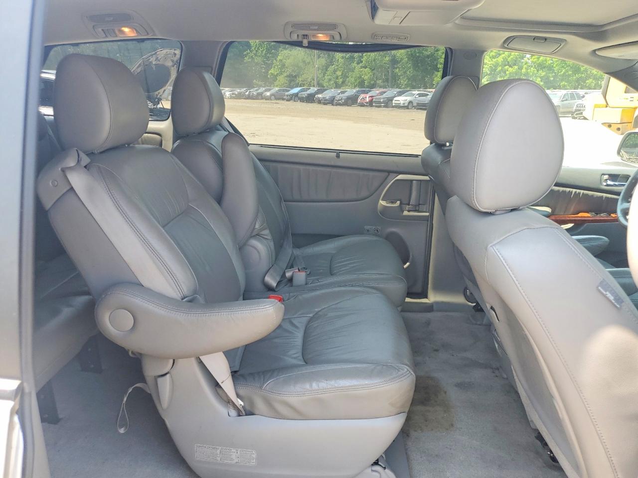 2010 Toyota Sienna Xle Silver vin: 5TDYK4CC0AS334375