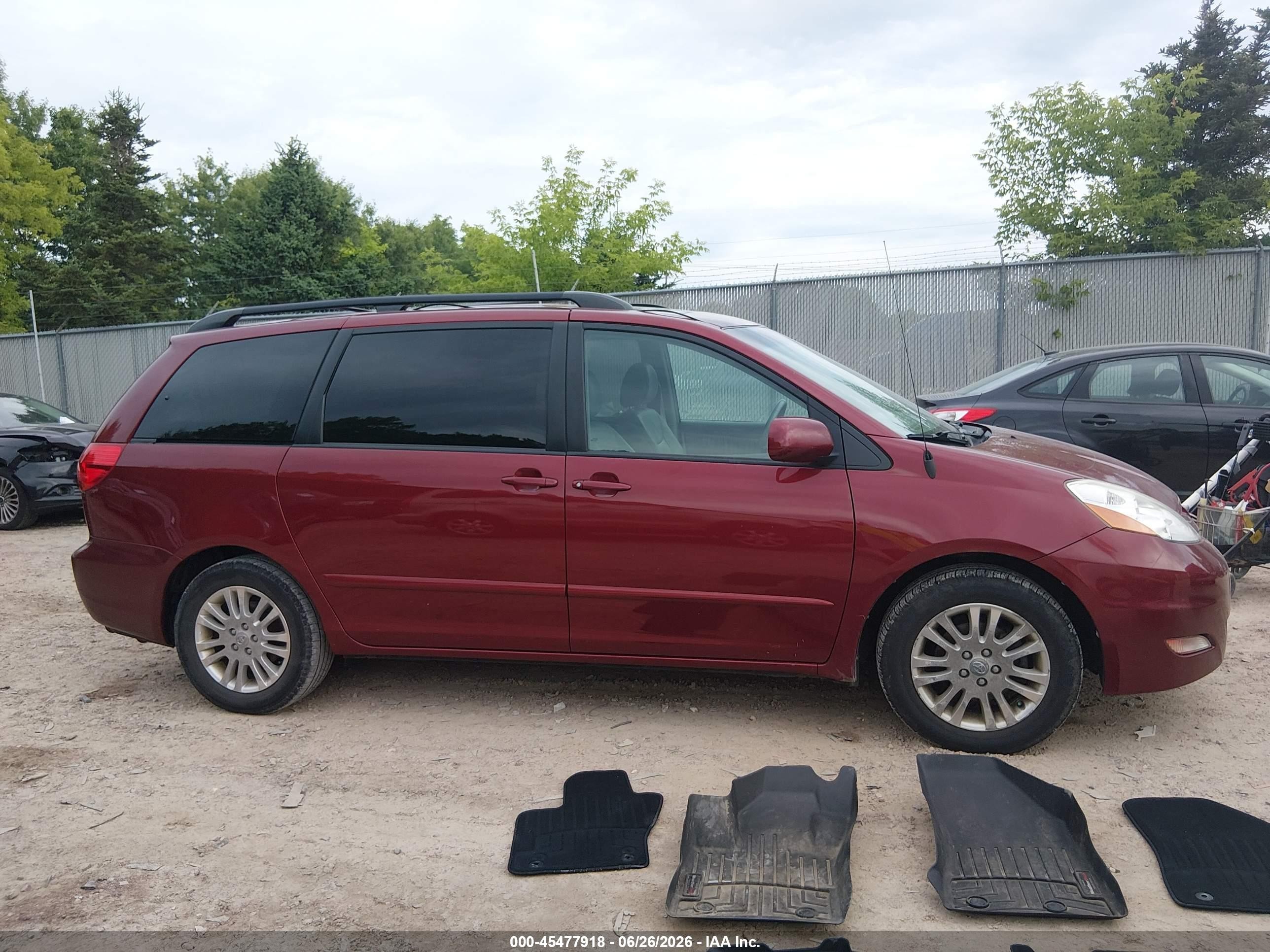 2010 Toyota Sienna Xle Maroon vin: 5TDYK4CC1AS304138